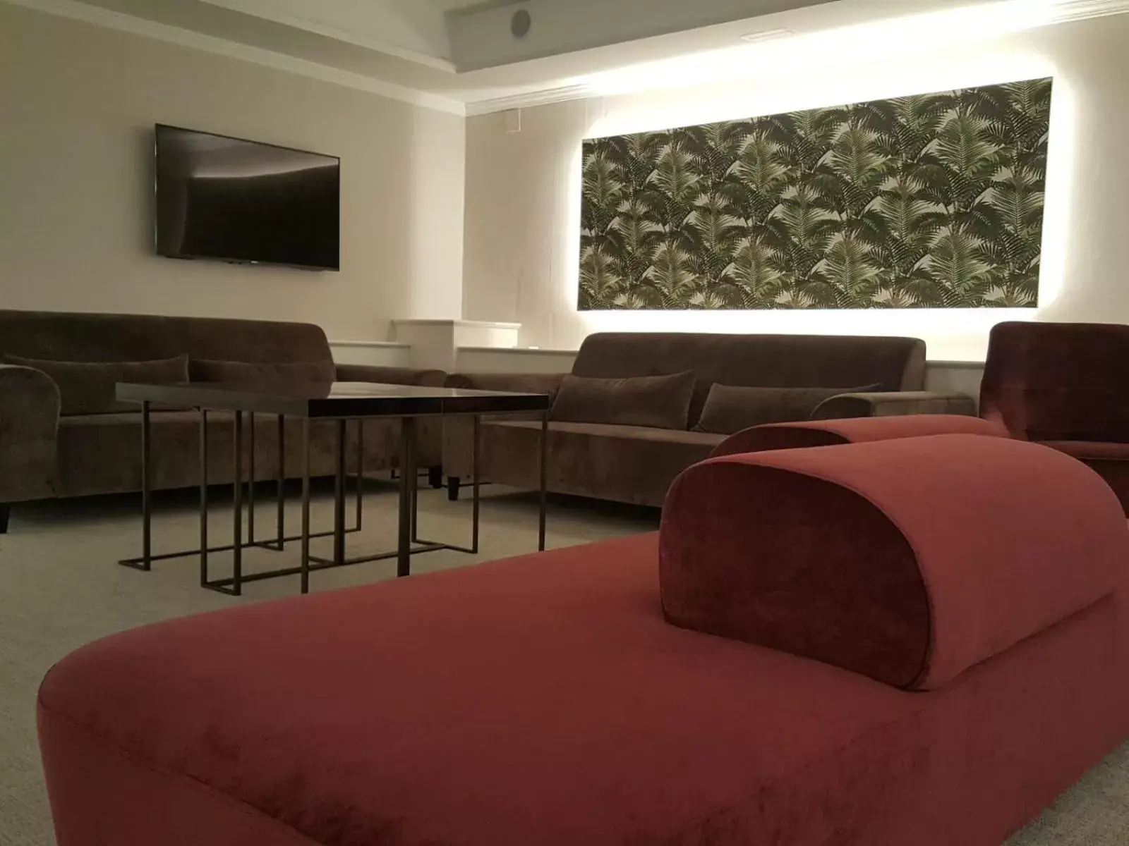 Communal lounge/ TV room, Bed in Acacia Suite