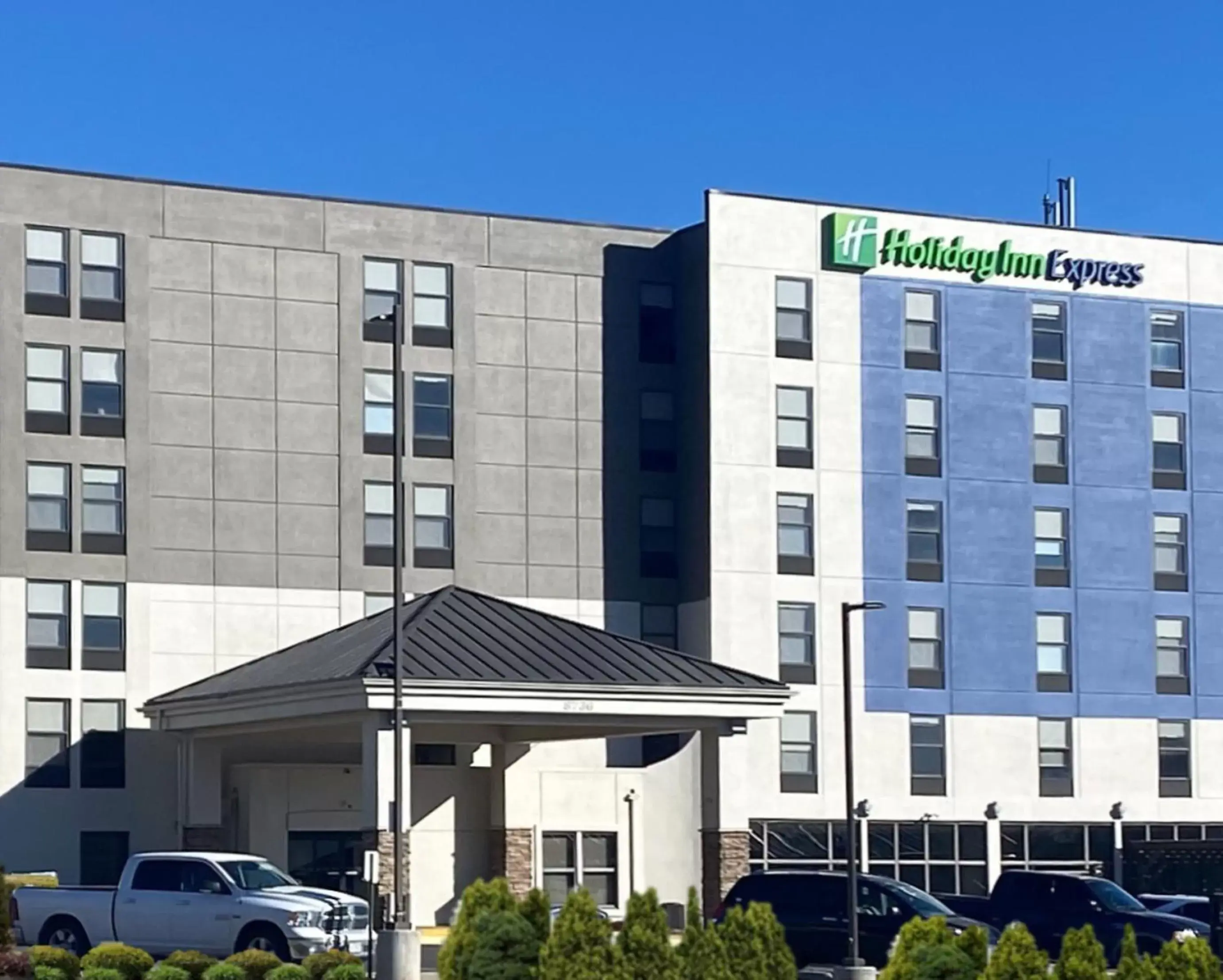 Property Building in Holiday Inn Express & Suites Central Omaha, an IHG Hotel