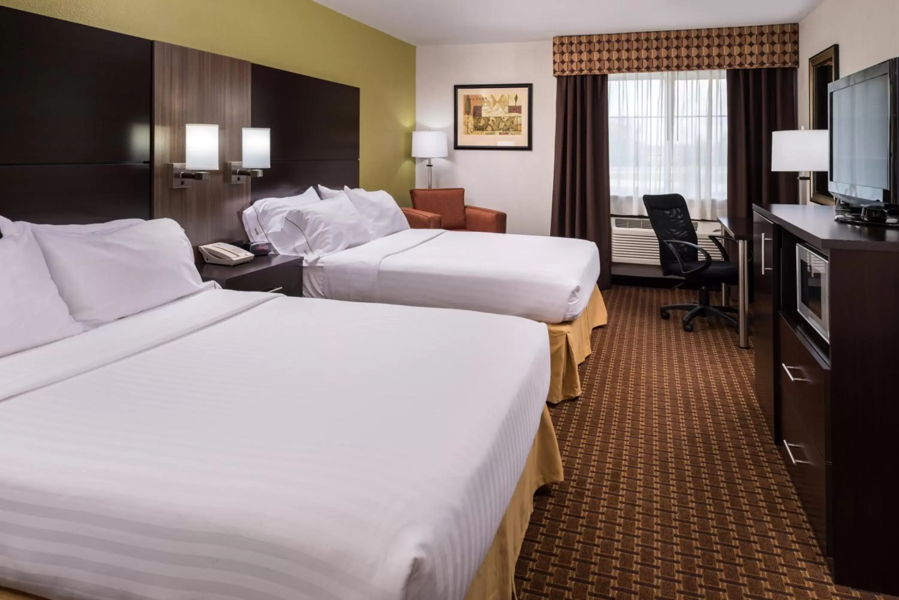 Photo of the whole room, Bed in Holiday Inn Express Hotel & Suites Bucyrus, an IHG Hotel