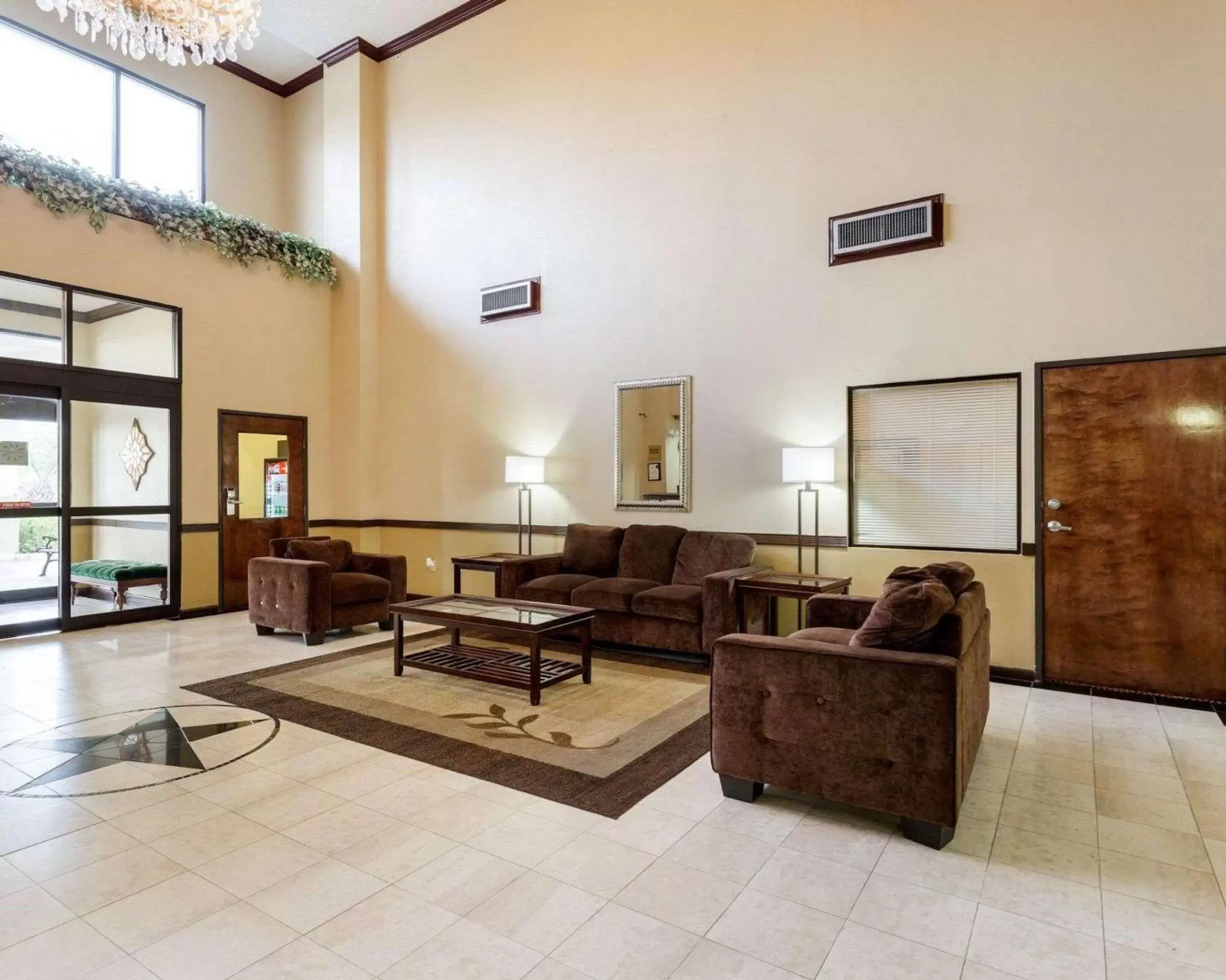 Lobby or reception, Seating Area in Comfort Suites Bush Intercontinental Airport