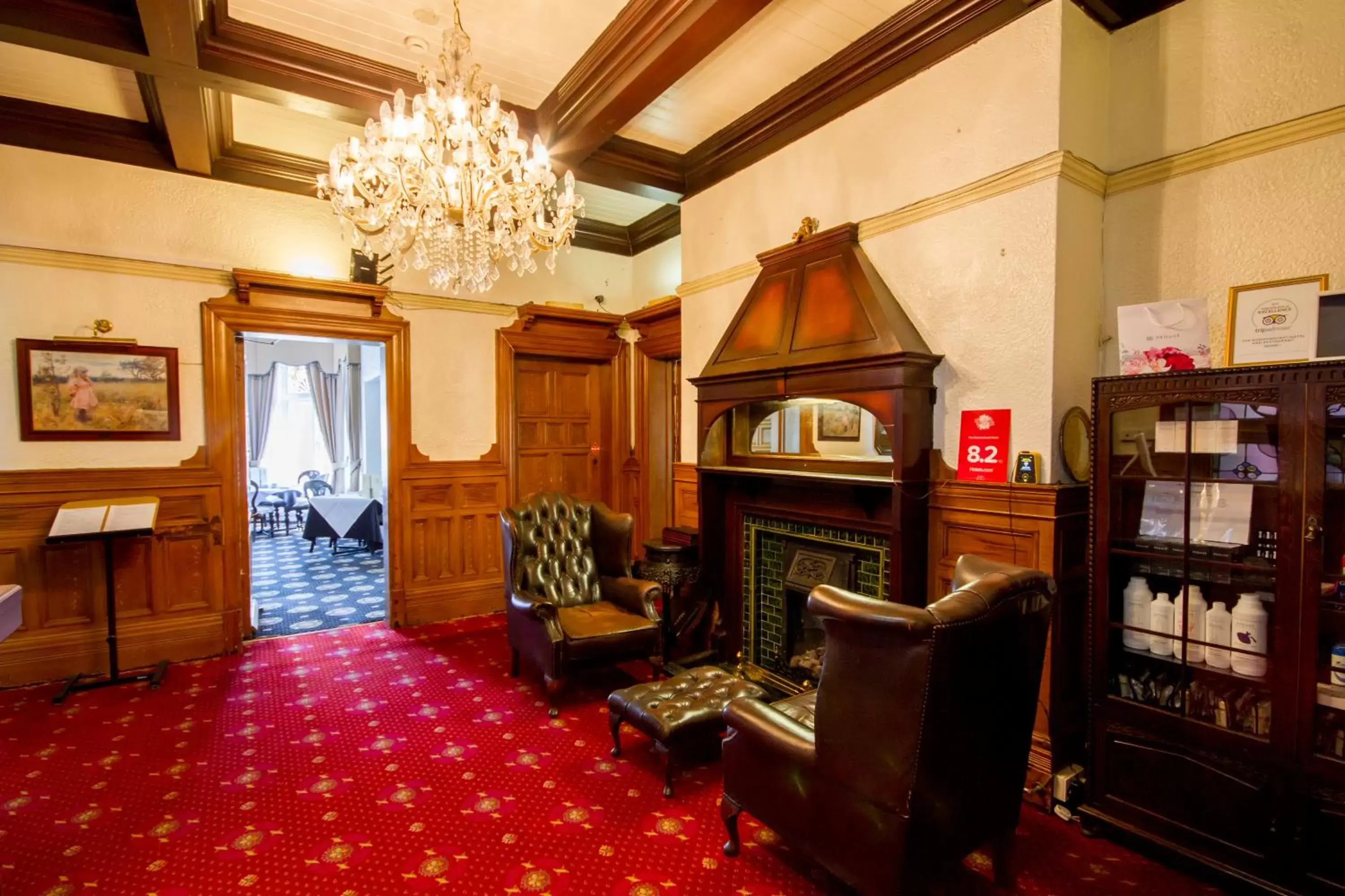 Lounge or bar, Seating Area in NormanHurst Hotel