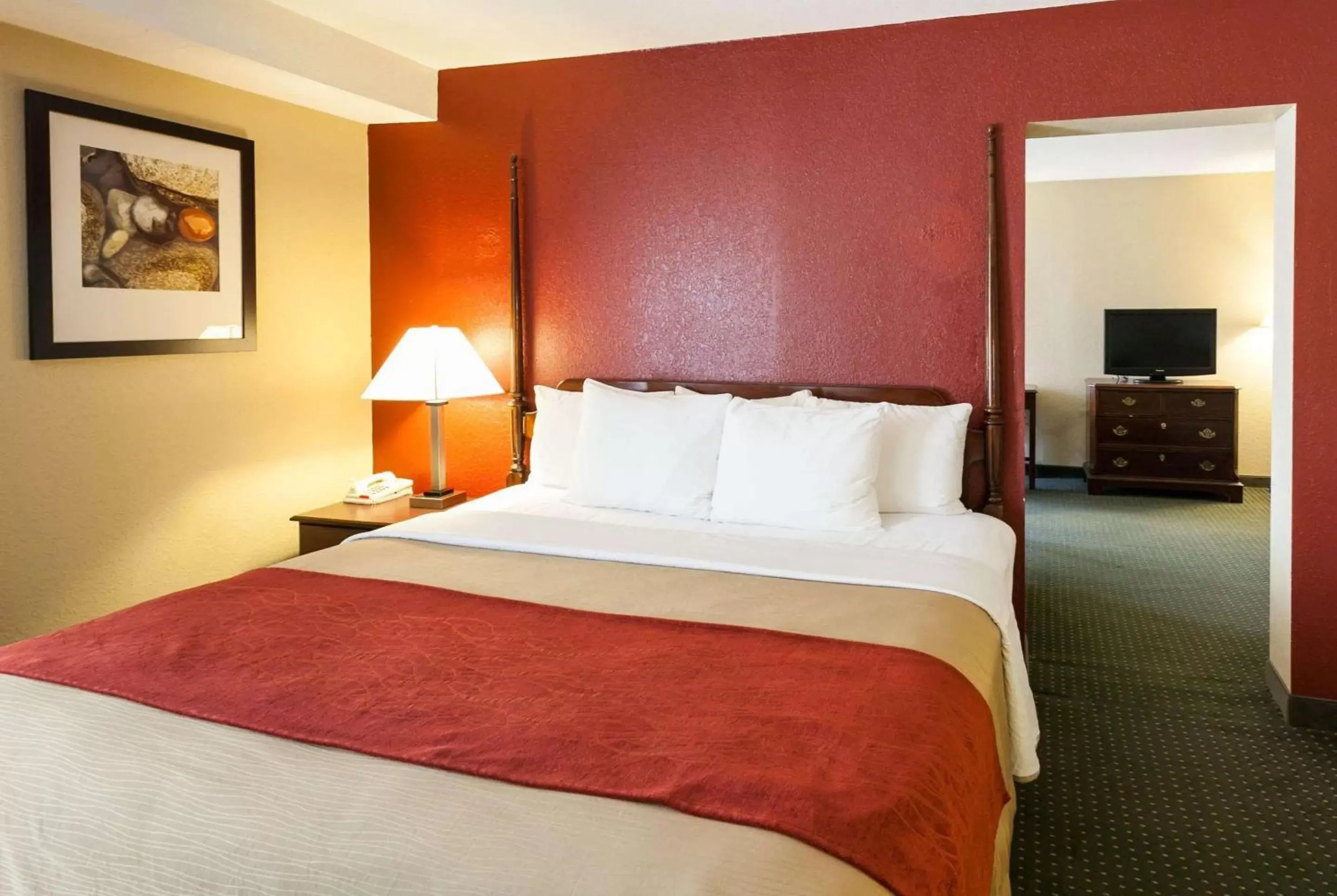 Photo of the whole room, Bed in Comfort Inn & Suites Statesville - Mooresville
