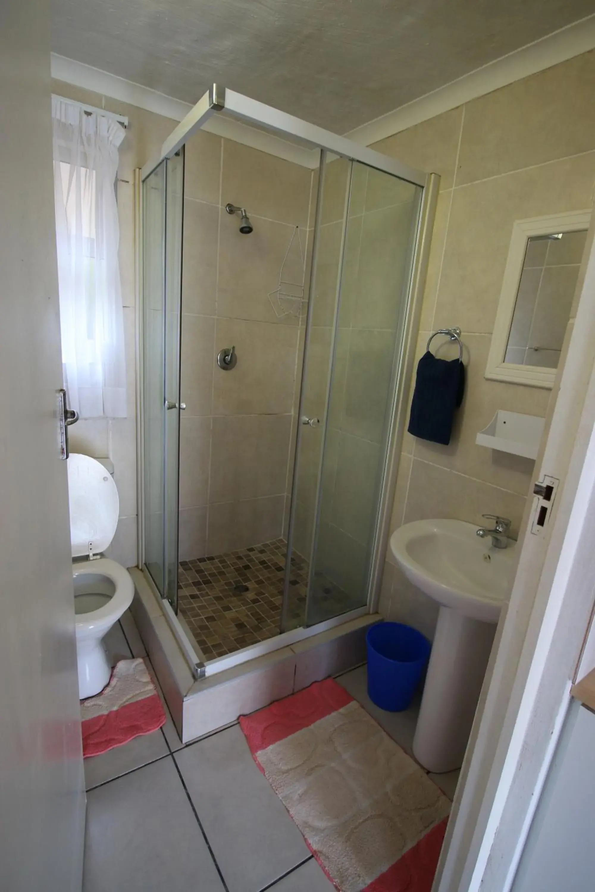 Shower, Bathroom in Clinch Self Catering