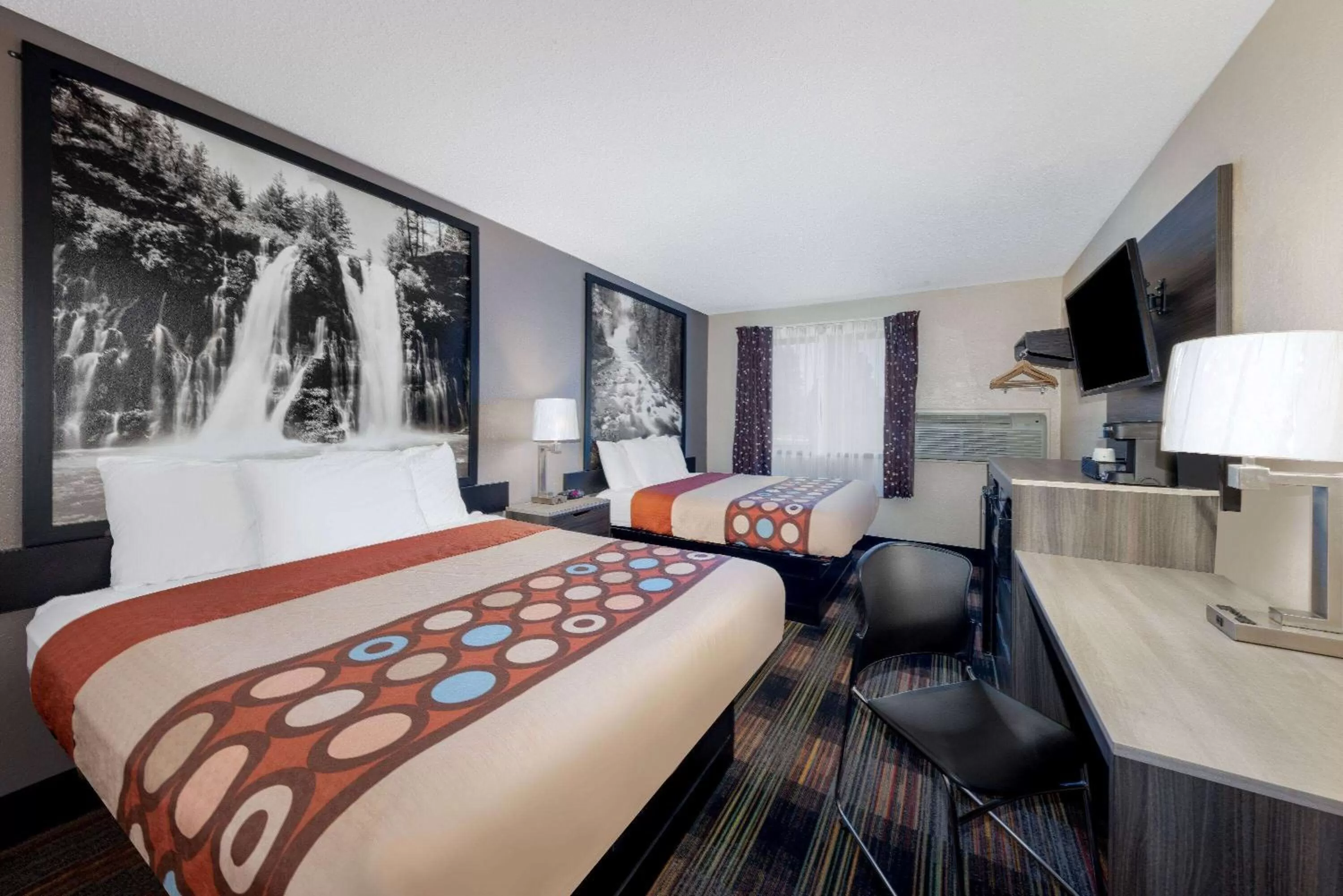 Bedroom, Bed in Super 8 by Wyndham Kansas City at Barry Road/Airport