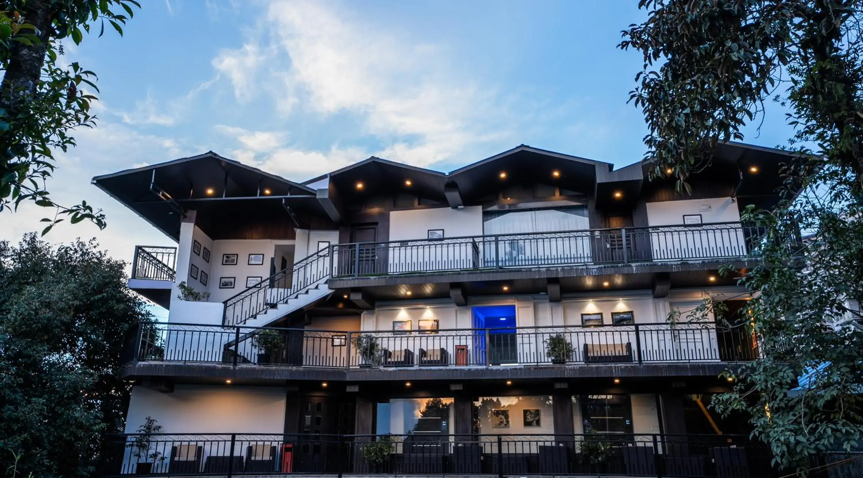 Property building in The West Gate Posada By Summit Property building in The West Gate Posada By Summit