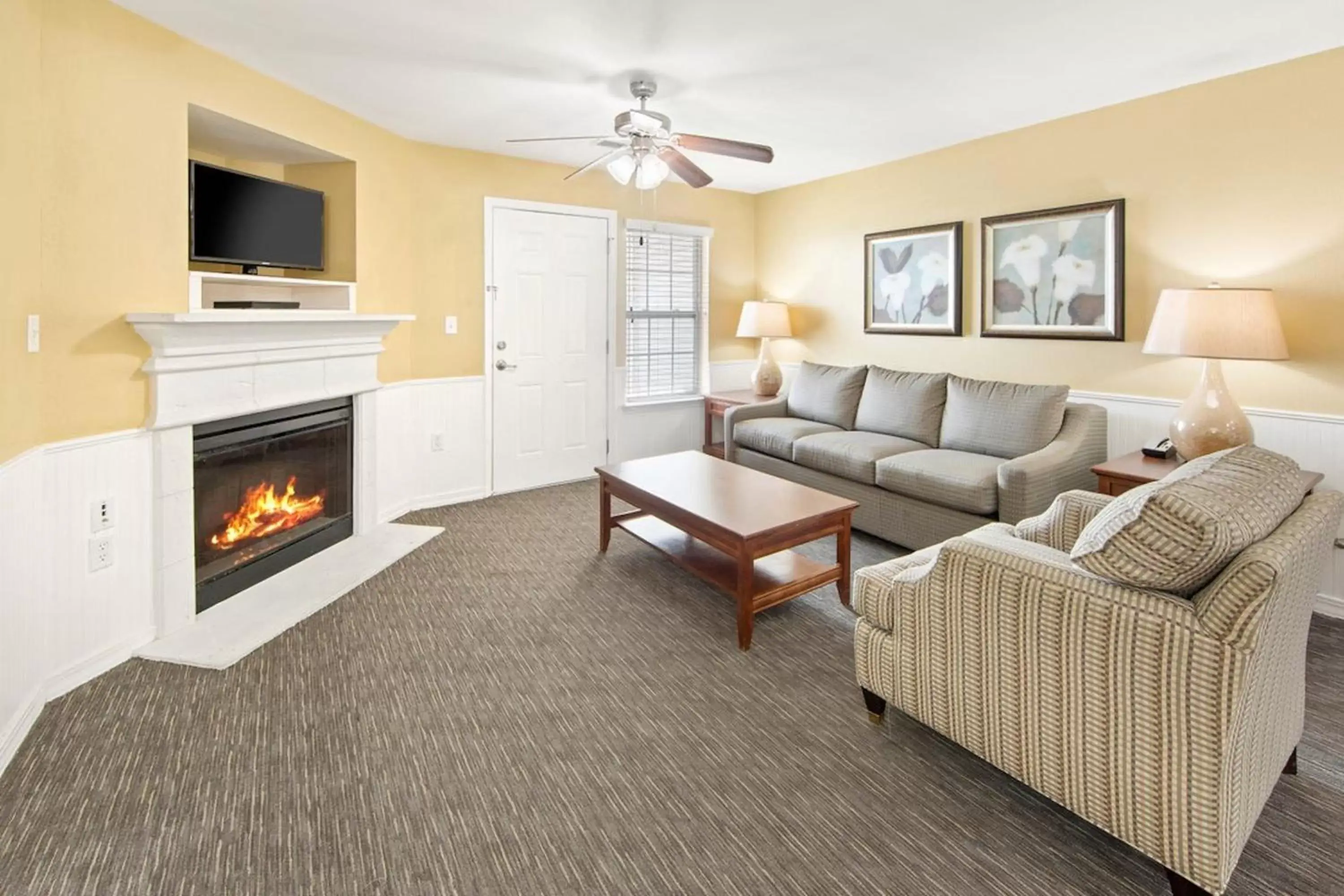 Photo of the whole room, Seating Area in Holiday Inn Club Vacations Hill Country Resort at Canyon Lake