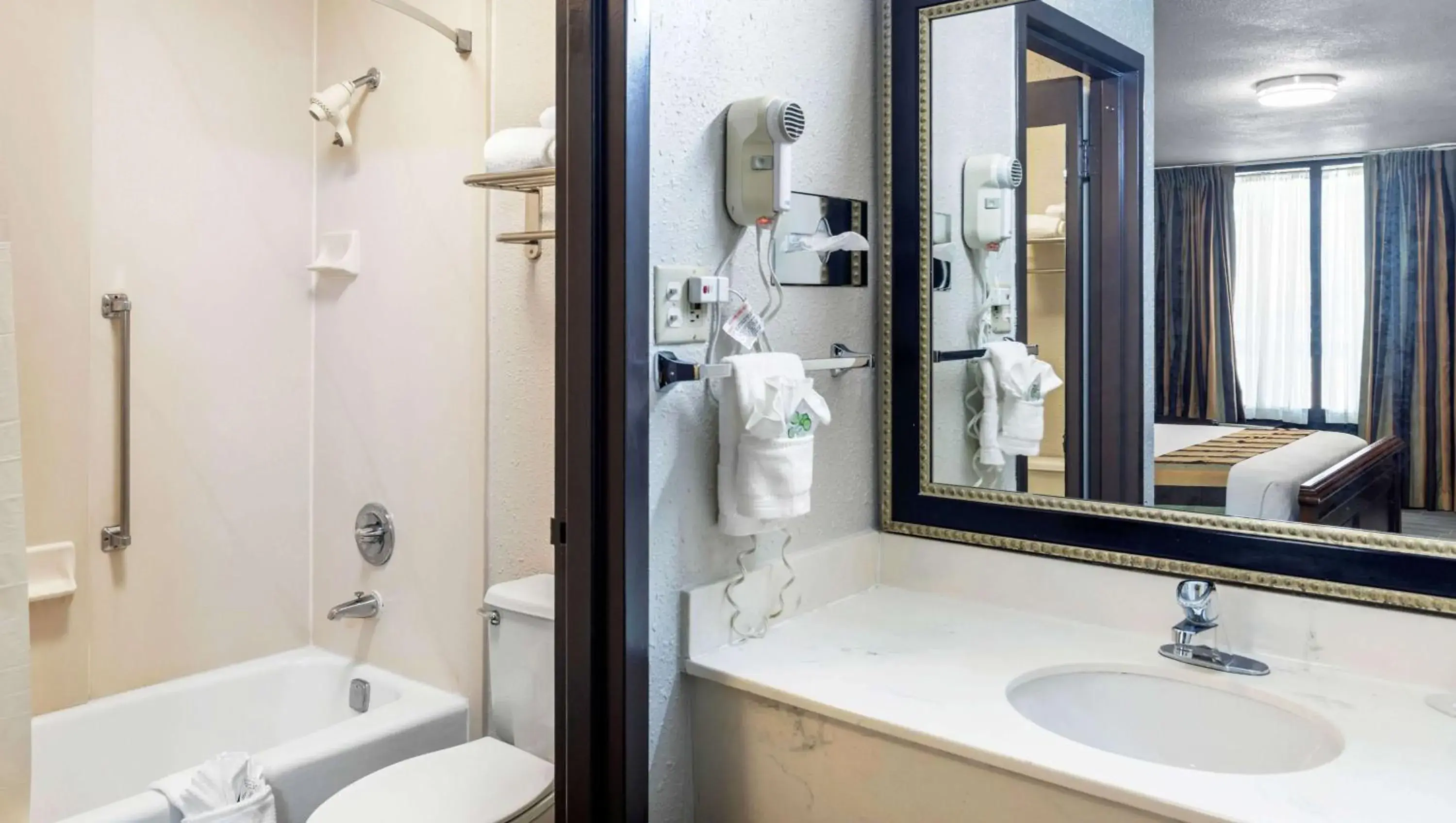 Bathroom in Magnuson Grand Hotel and Conference Center Tyler