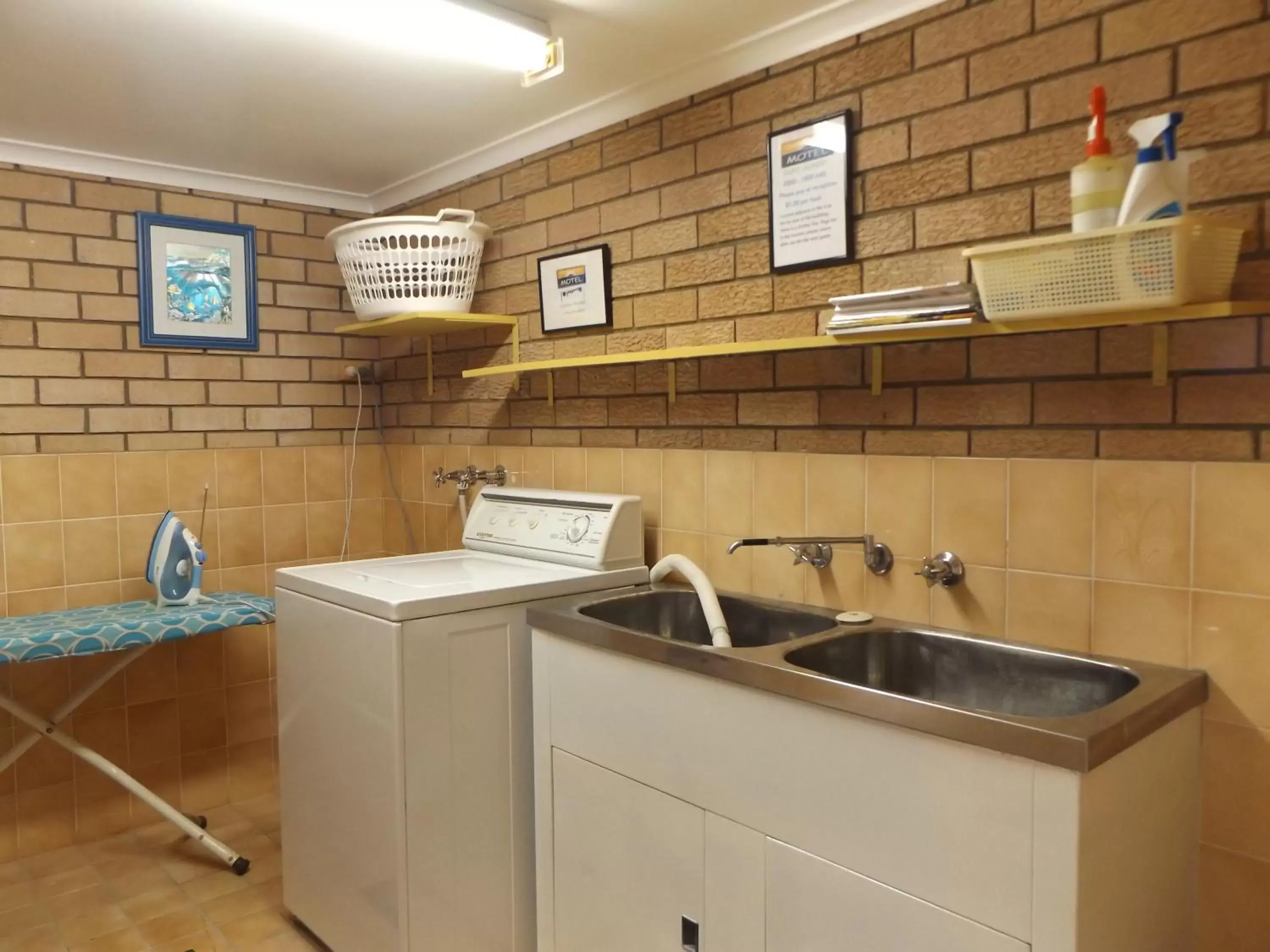 Fitness centre/facilities, Kitchen/Kitchenette in Ocean View Motor Inn Merimbula