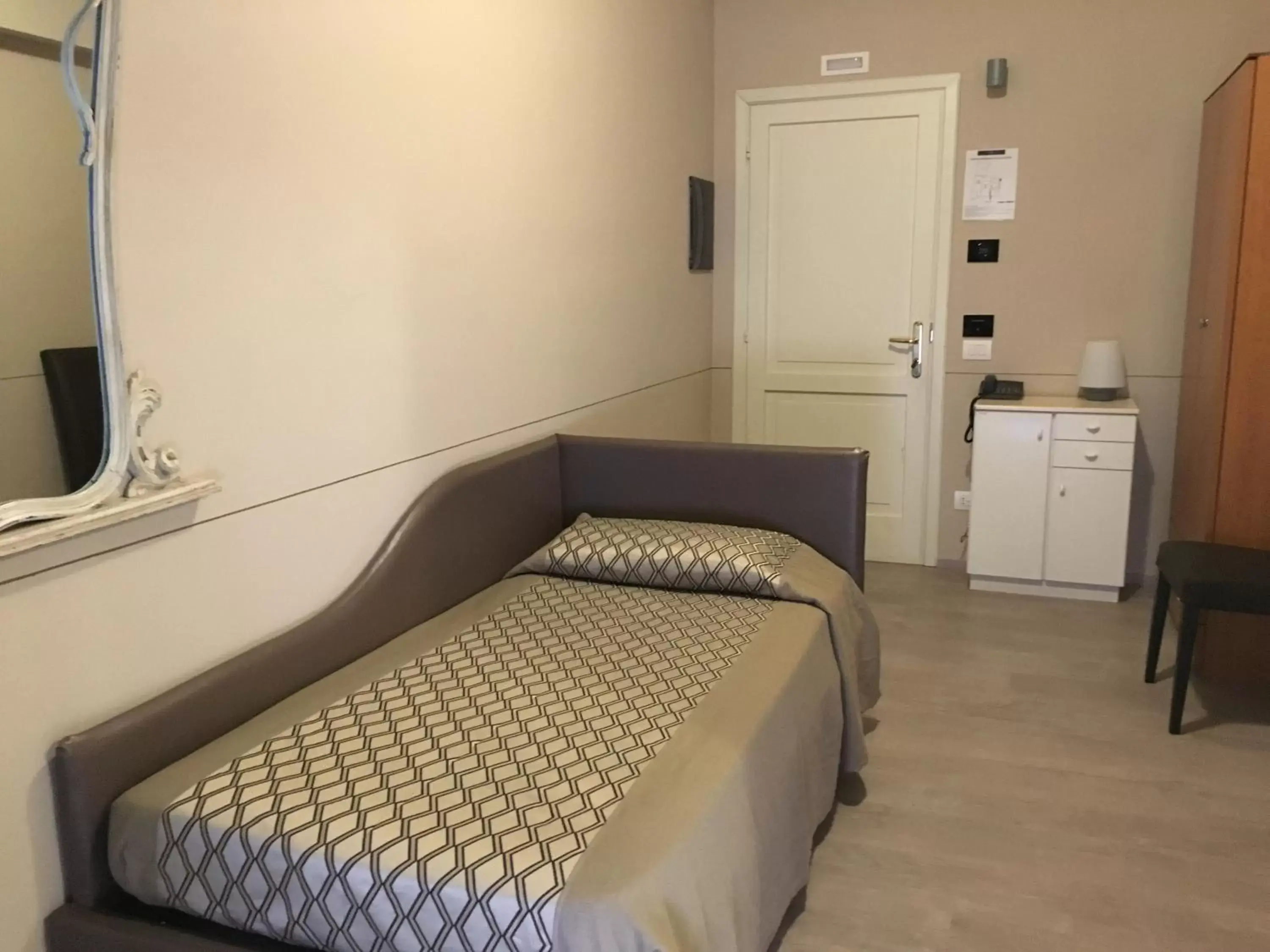 Single Room in Alessi Hotel Trattoria