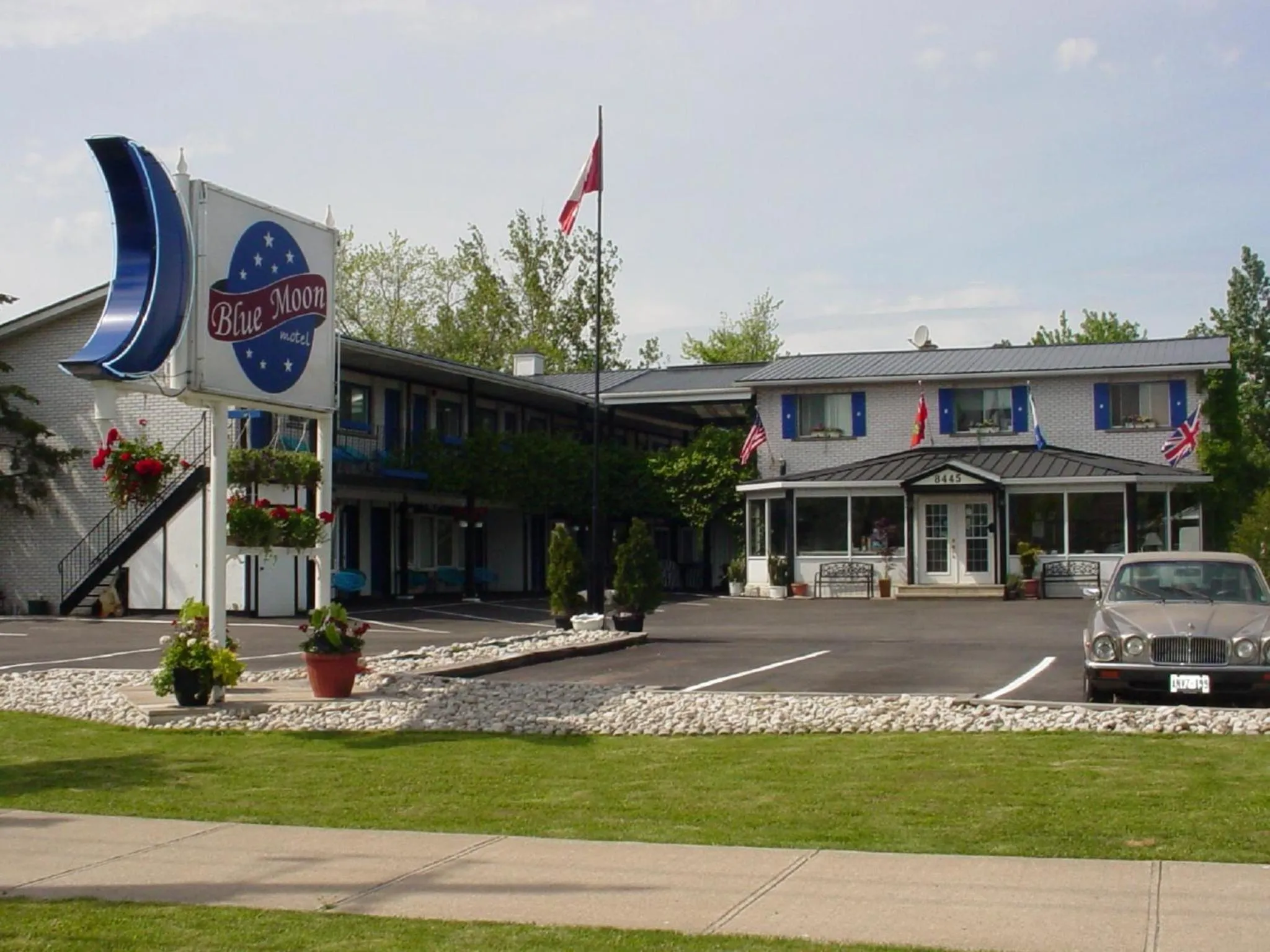 Facade/entrance in Blue Moon Motel