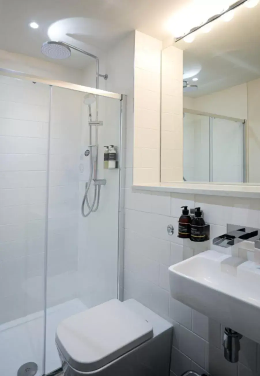 Shower, Bathroom in Boutique 50