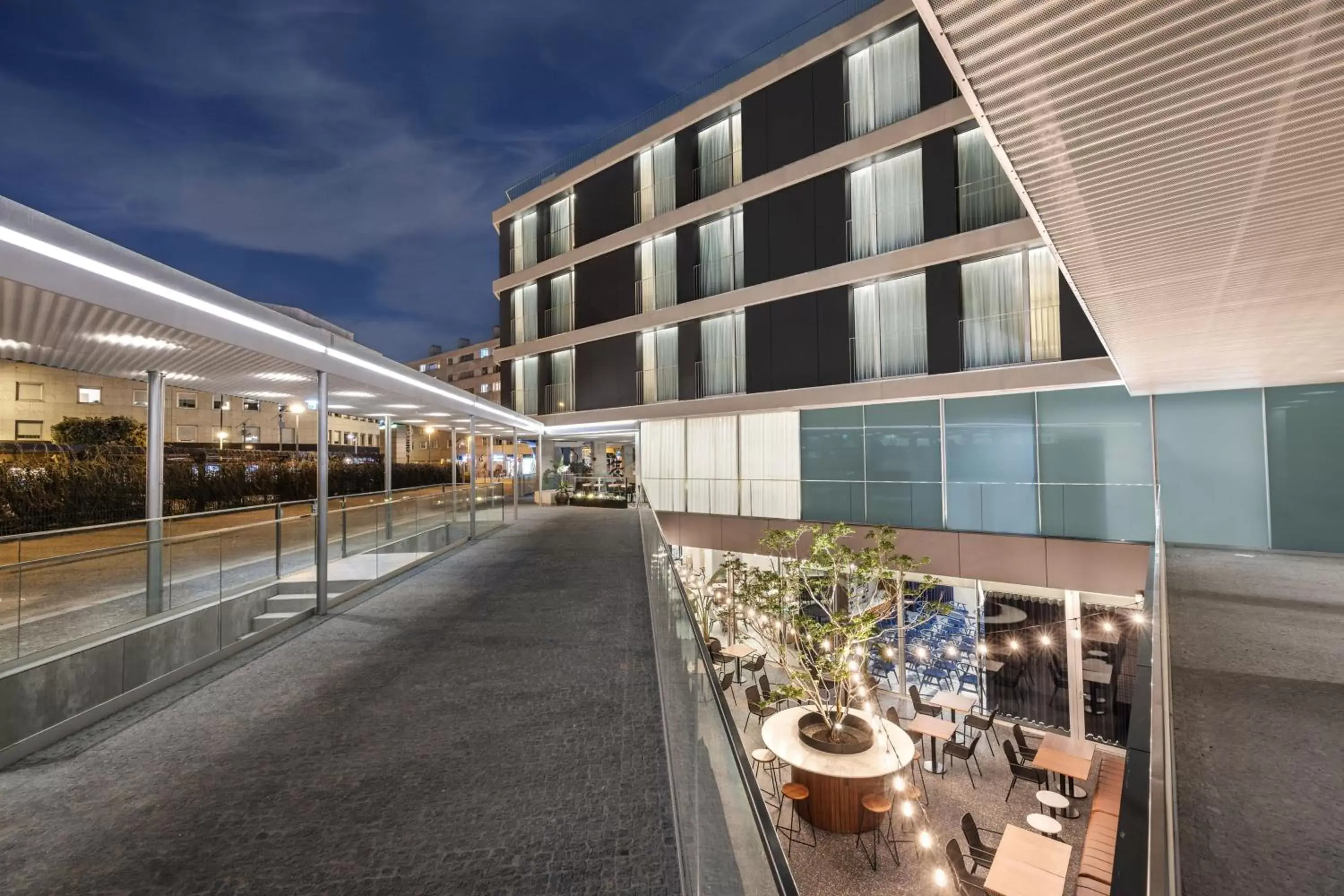 Property Building in Four Points by Sheraton Matosinhos