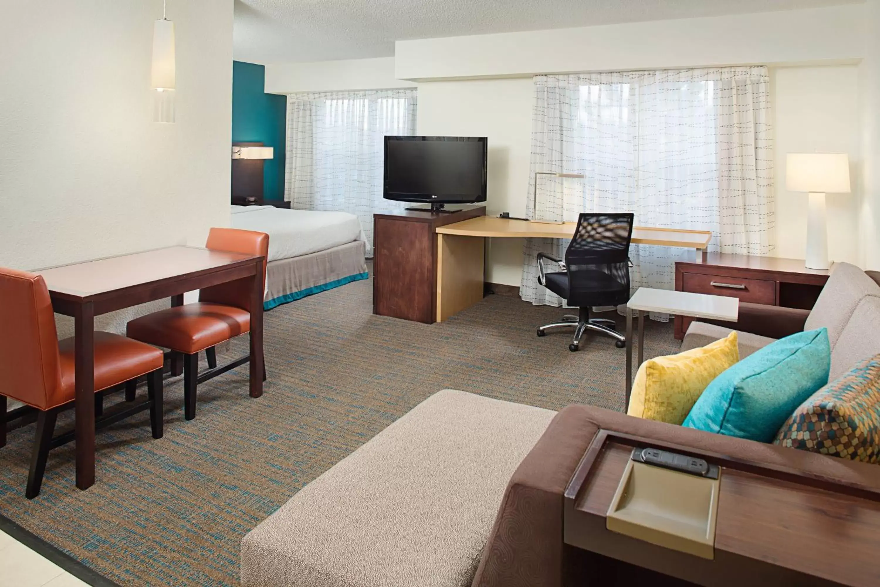 Queen Studio with Sofa Bed - Hearing Accessible in Residence Inn Chicago O'Hare
