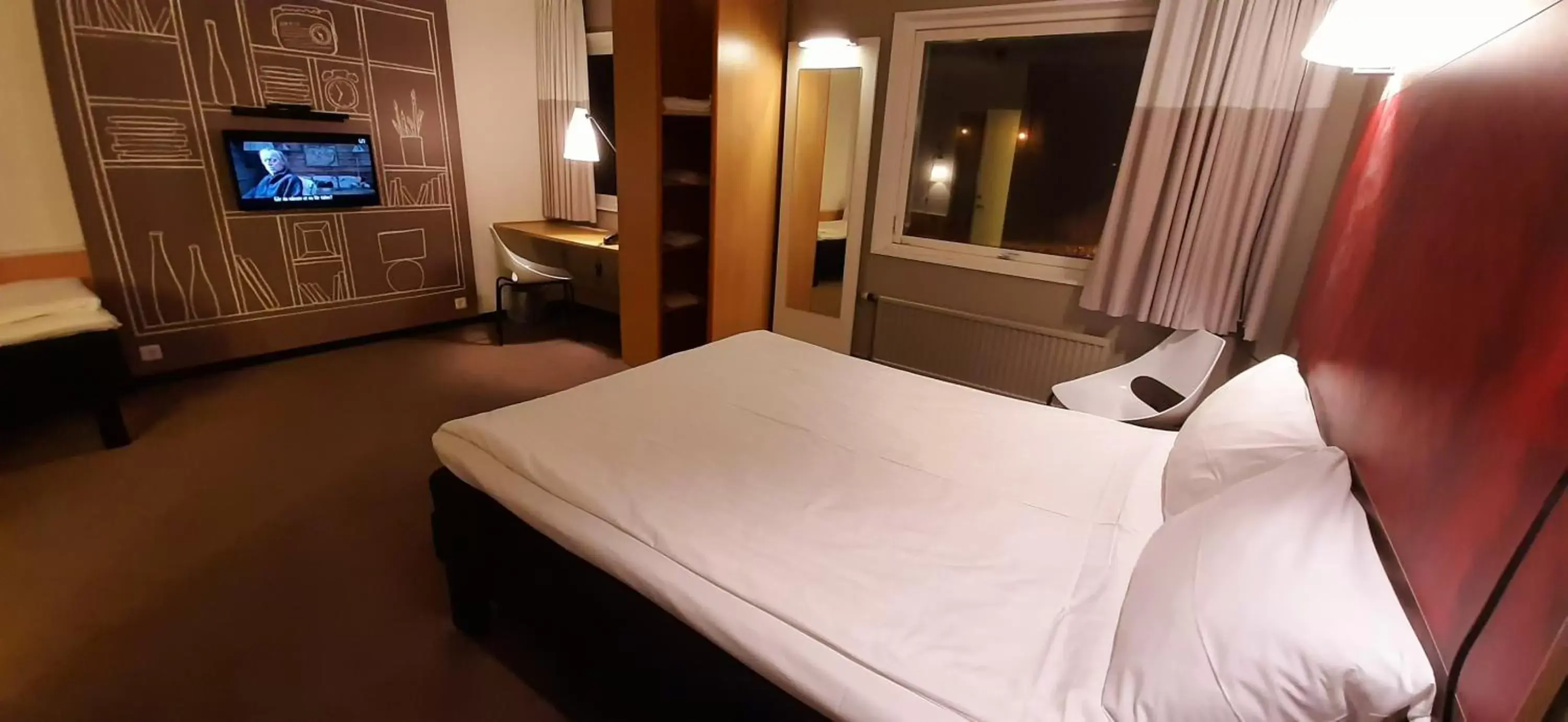 Bed in Sure Hotel by Best Western Spånga