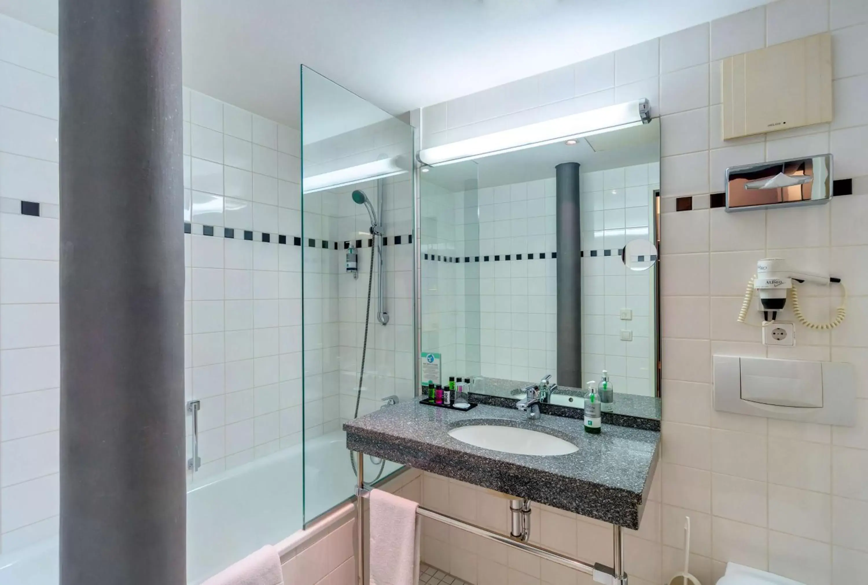 Bathroom in nestor Hotel Stuttgart-Ludwigsburg