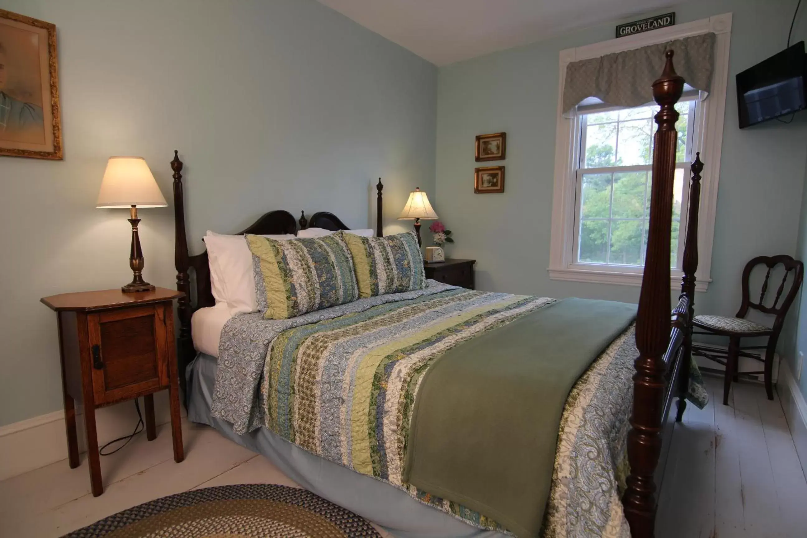 Bed in Kendall Tavern Inn Bed and Breakfast