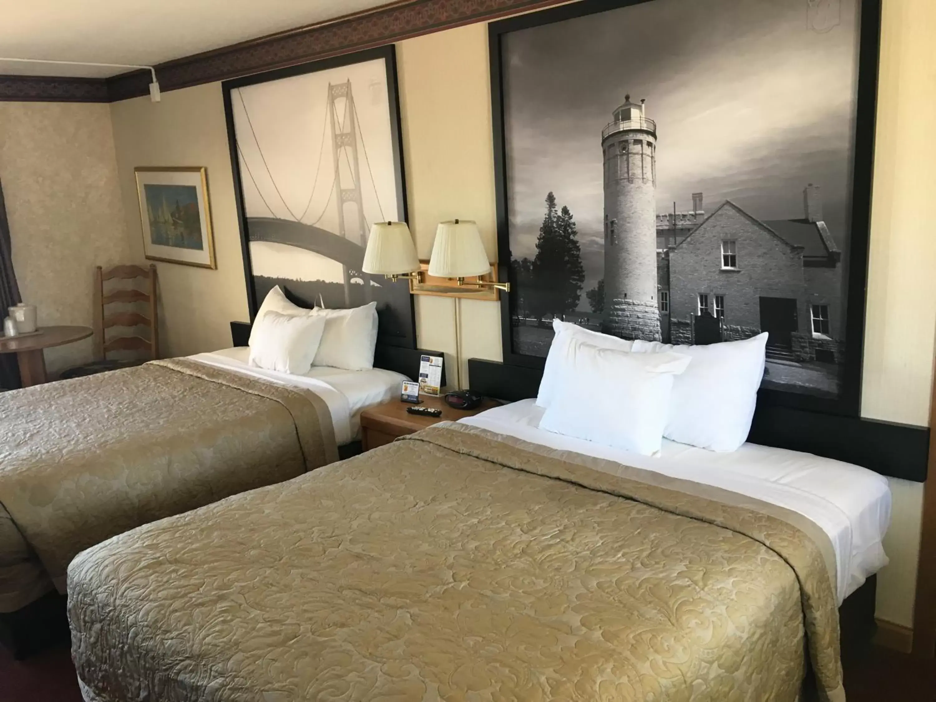 Photo of the whole room, Bed in Super 8 Beachfront by Wyndham Mackinaw City, MI