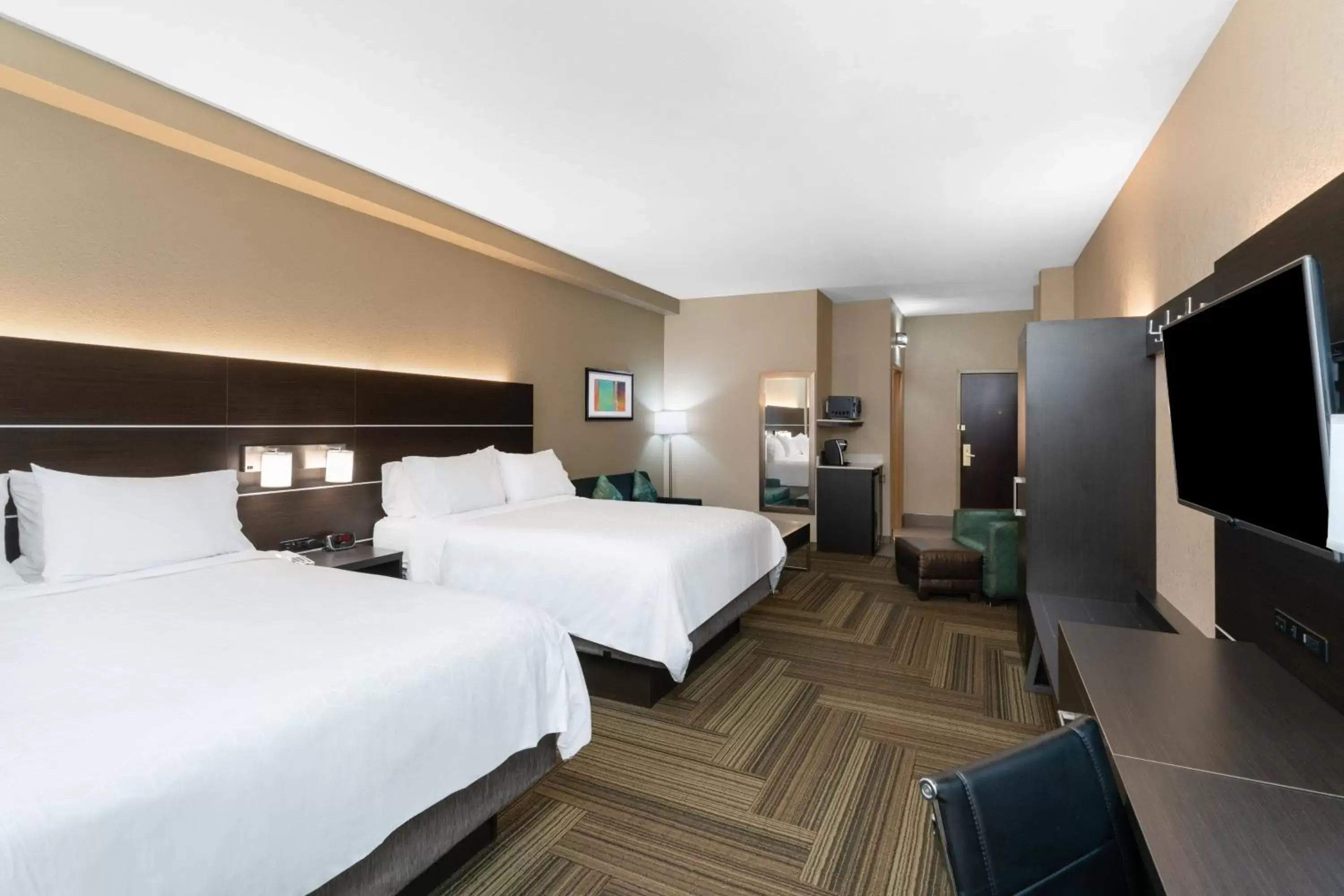 Photo of the whole room, Bed in Holiday Inn Express Hotel & Suites Ashland, an IHG Hotel