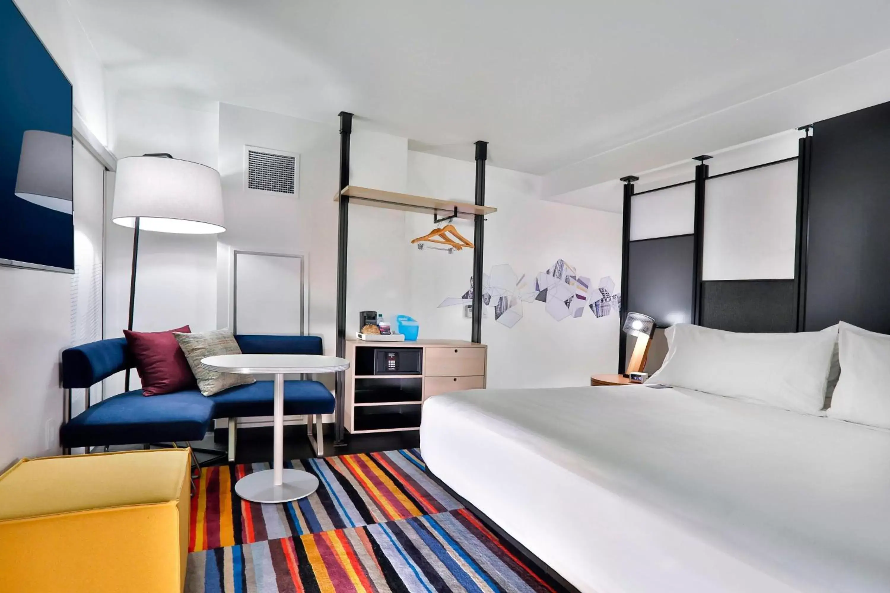 Photo of the whole room, Bed in Aloft Nashville Airport