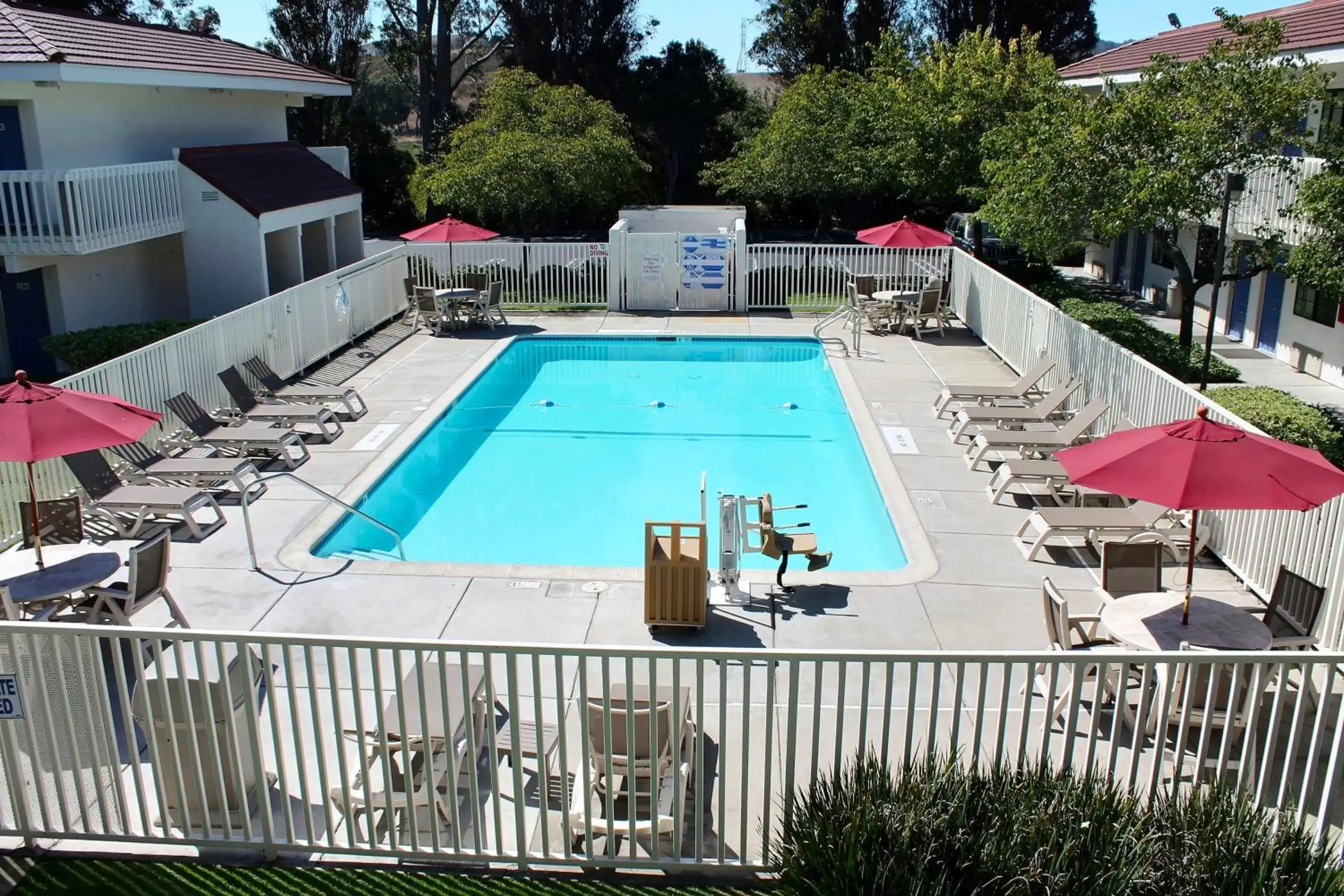 Facade/entrance, Pool View in Motel 6-San Luis Obispo, CA - South