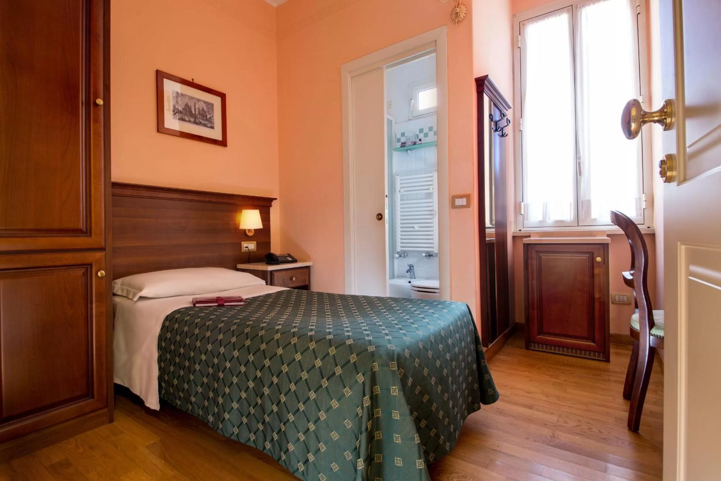 Single Room in Hotel Centrale