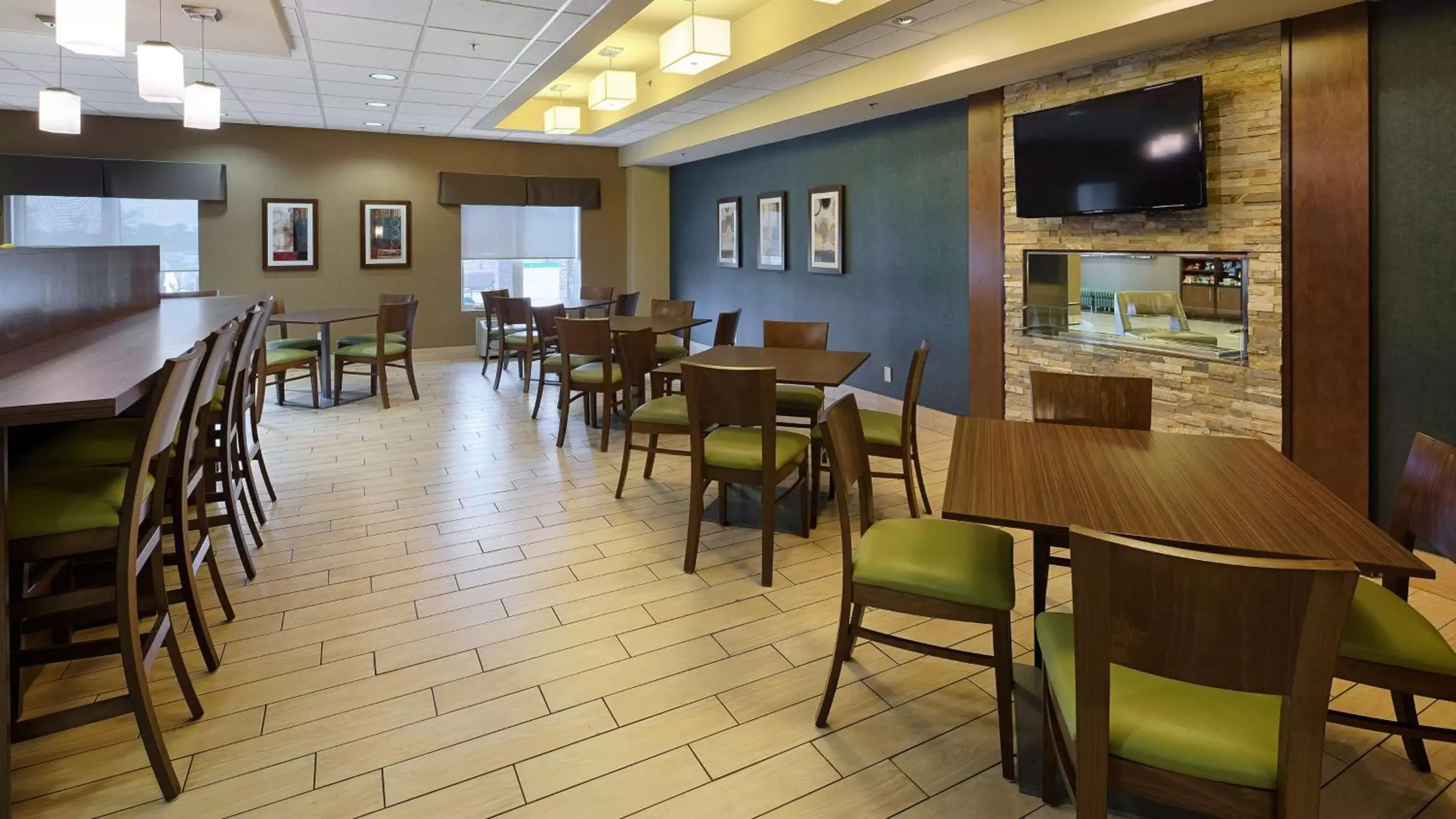 Restaurant/Places to Eat in Best Western Plus Winnipeg West