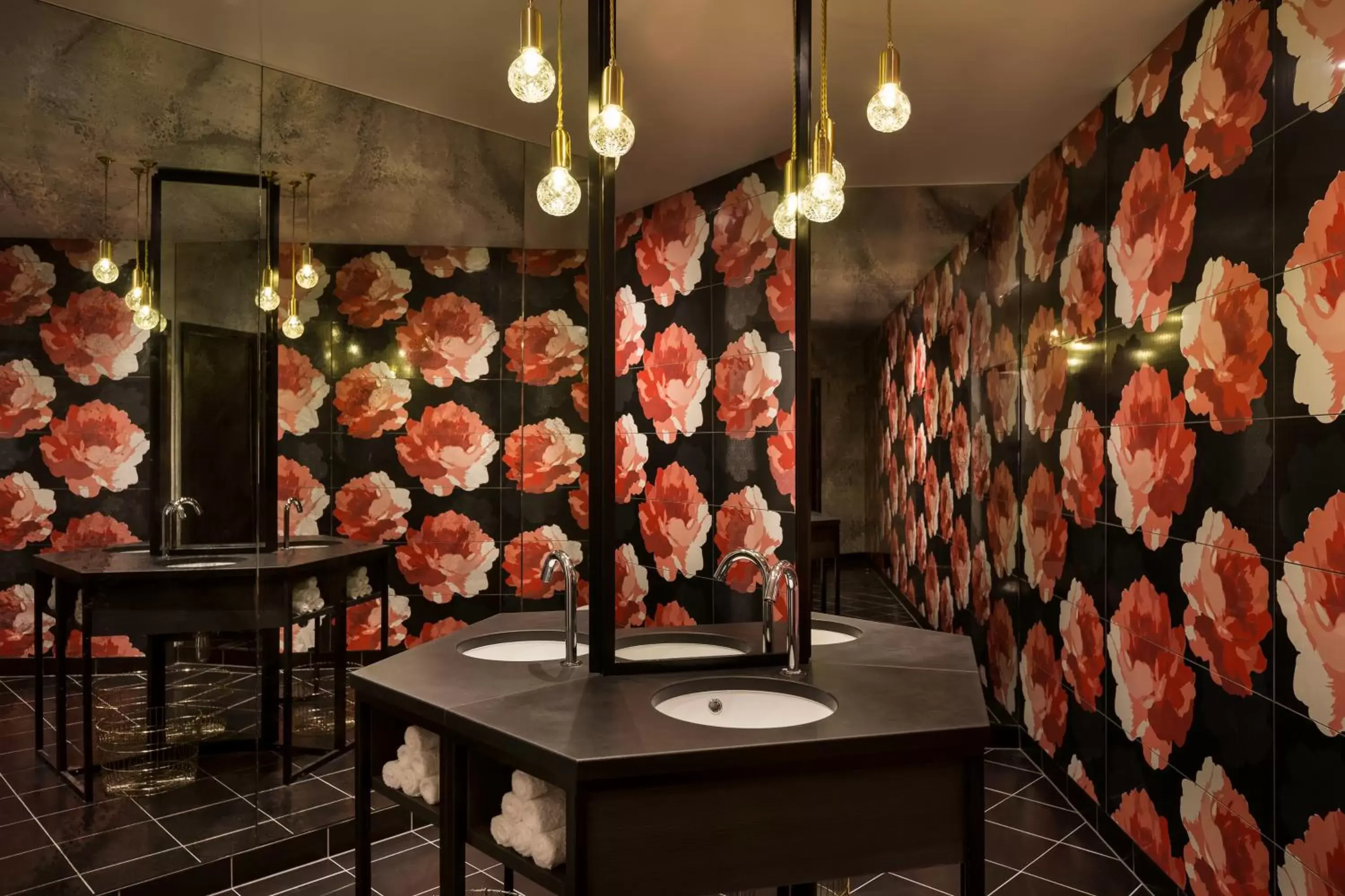 Bathroom, Lounge/Bar in Sofitel Wellington