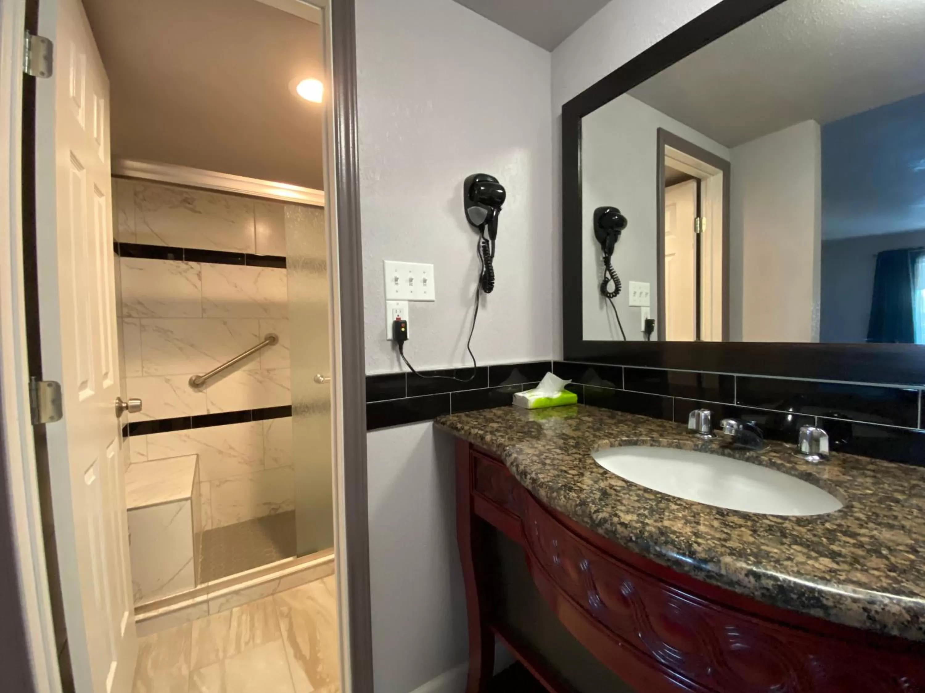 Premium King Suite in R Nite Star Inn and Suites -Home of the Cowboys & Rangers