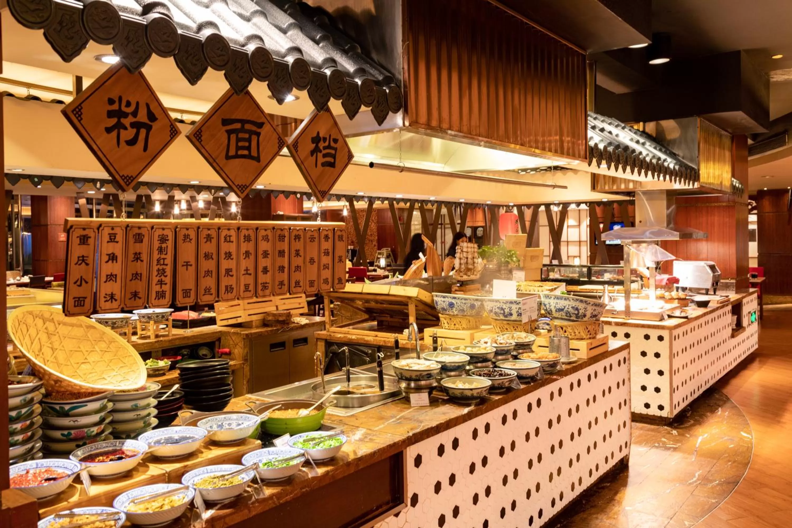 Restaurant/places to eat in Crowne Plaza Guangzhou City Centre by IHG