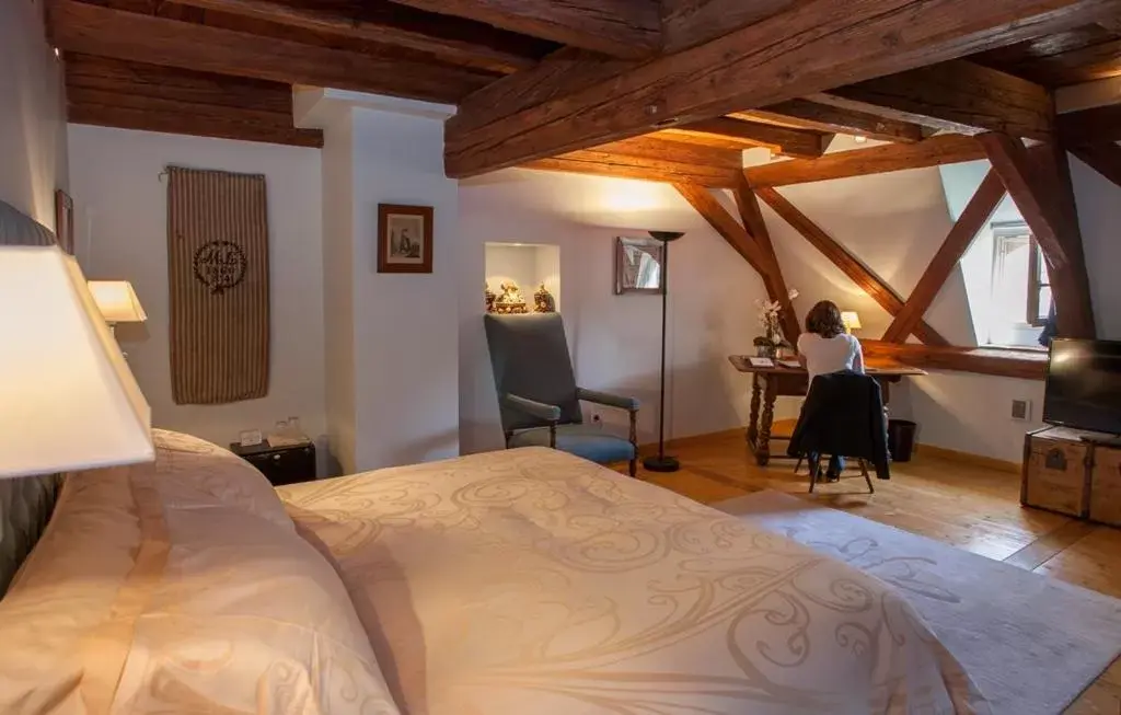 Bed in Hôtel & Spa Le Bouclier D'or