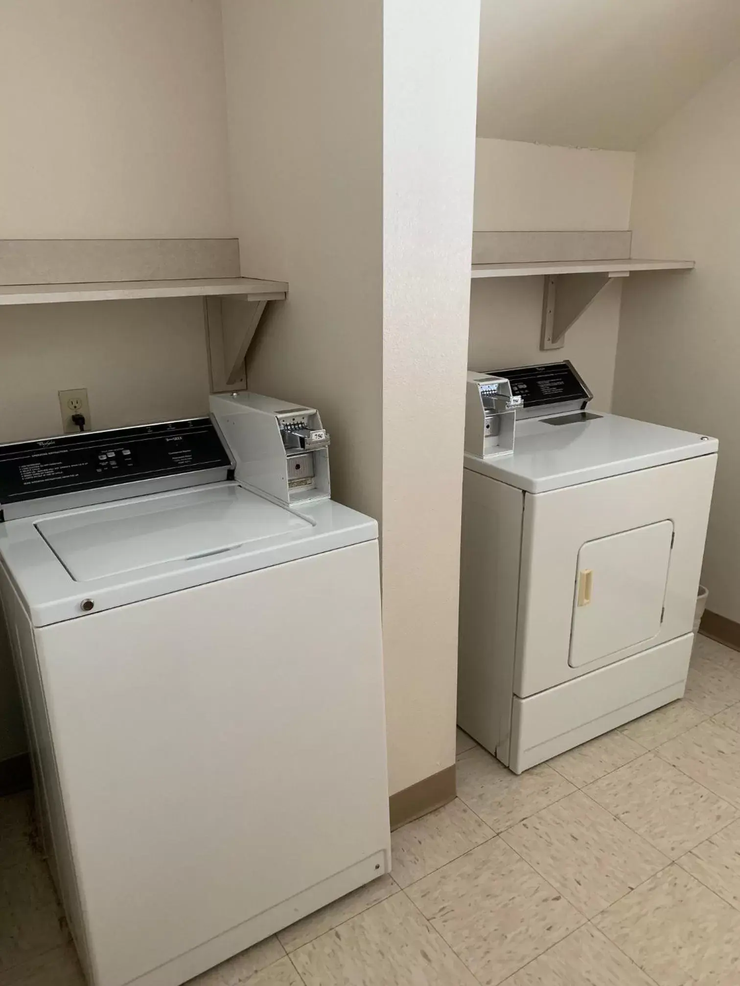 Kitchen/Kitchenette in AmericInn by Wyndham Hampton