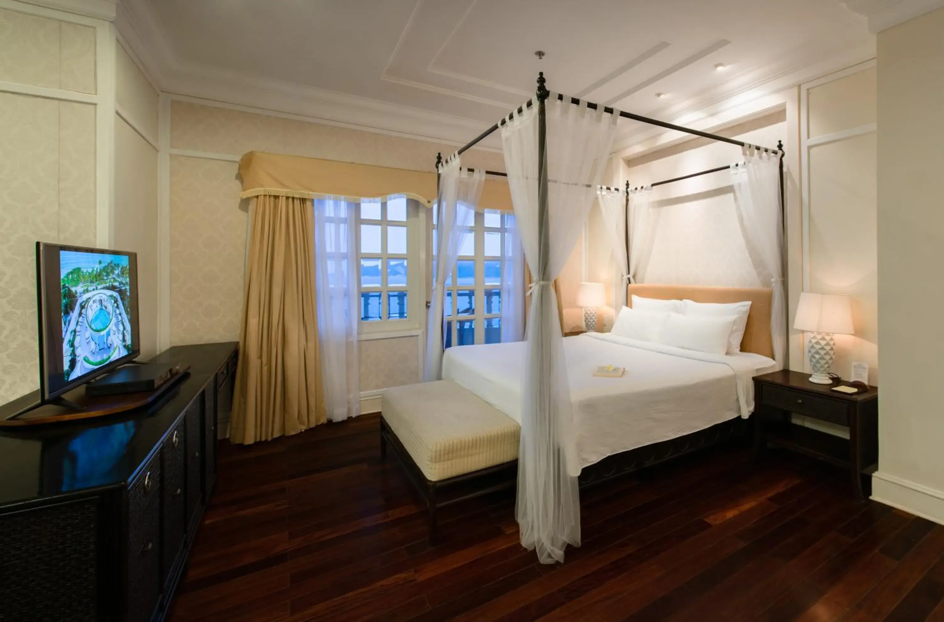 Bedroom, Bed in Sunrise Nha Trang Beach Hotel & Spa