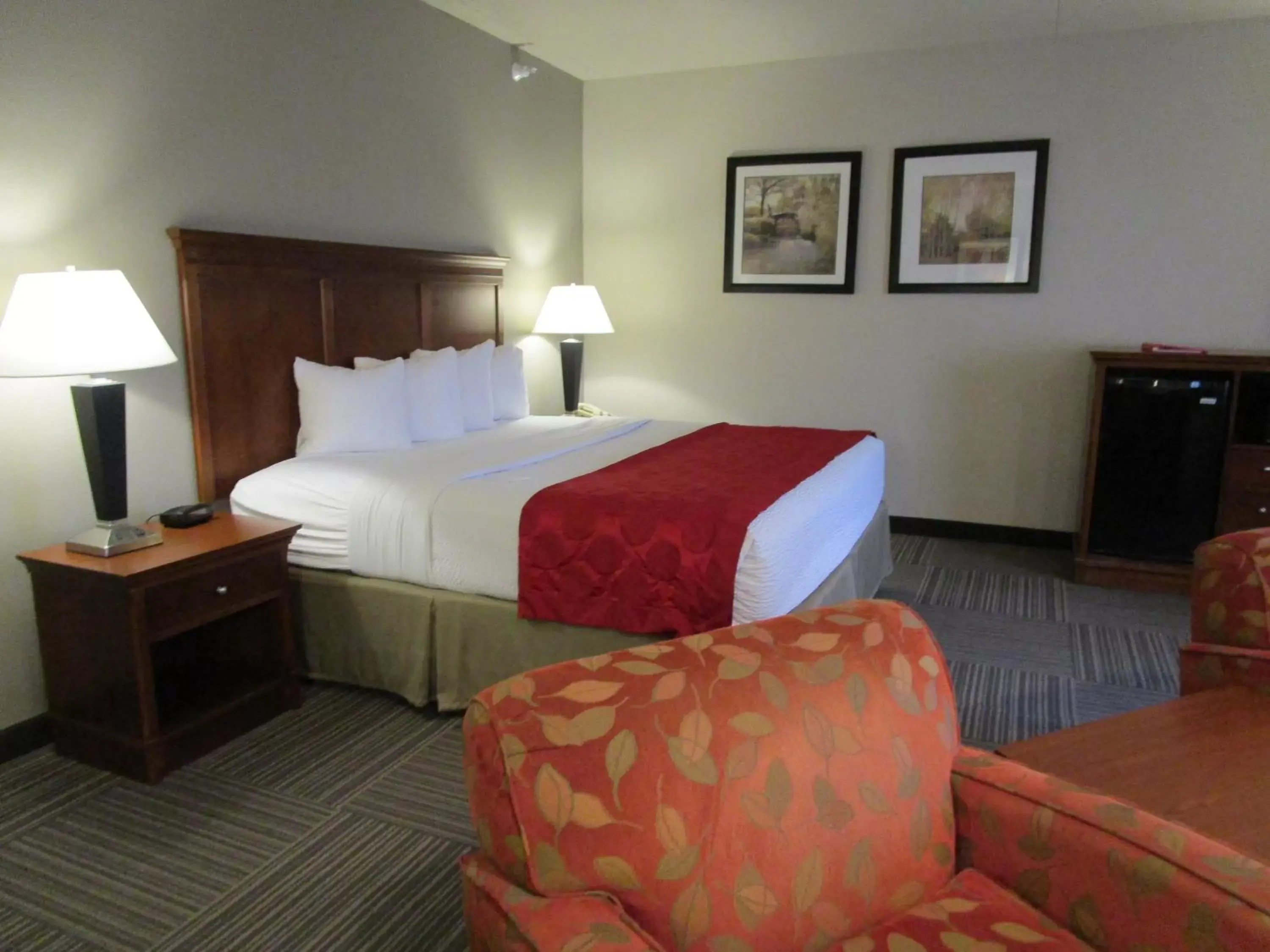 Bed in Ramada by Wyndham Platte City KCI Airport