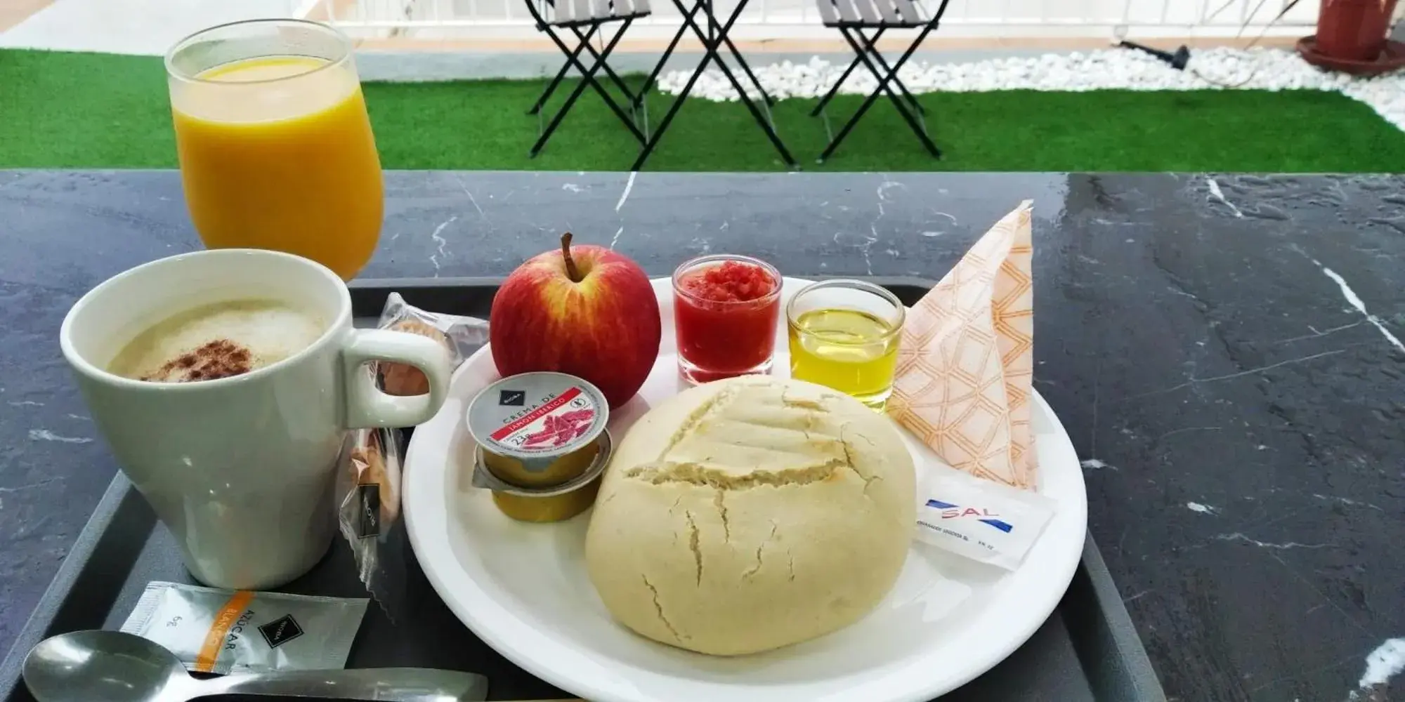 Continental breakfast in Planeta Cadiz Hostel