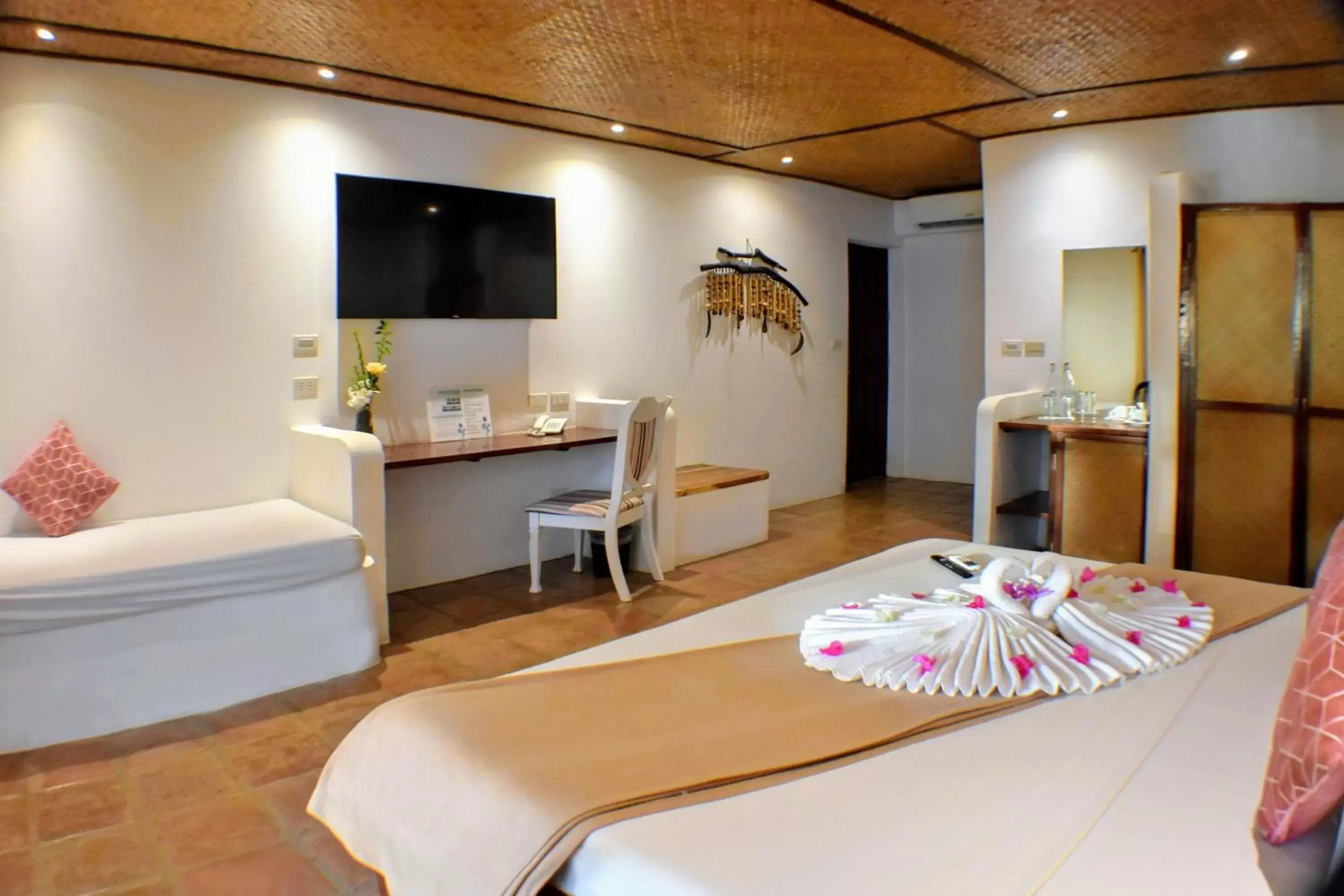 Bed, TV/Entertainment Center in El Nido Moringa Resort