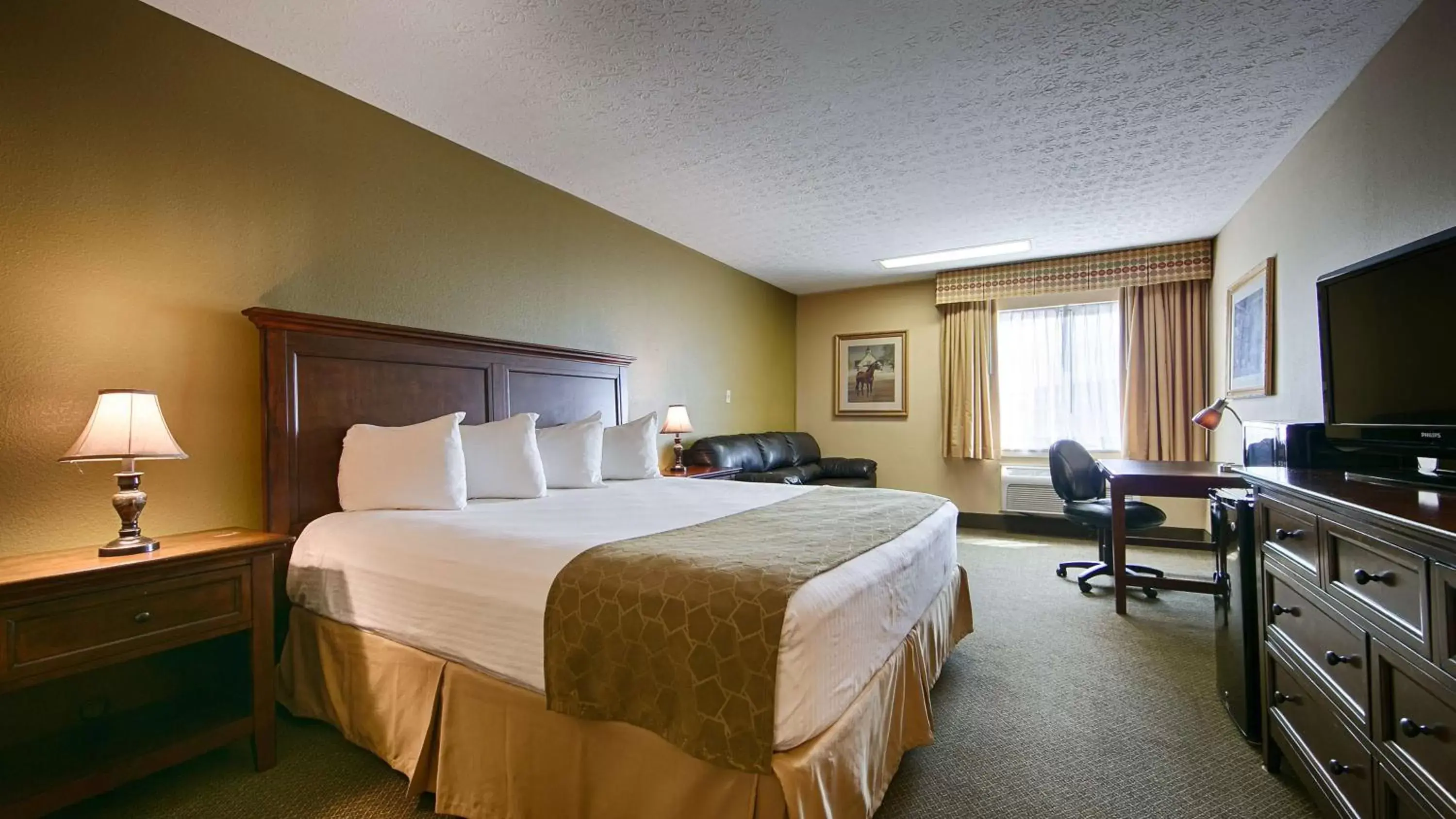 Photo of the whole room, Bed in Best Western Shelbyville Lodge