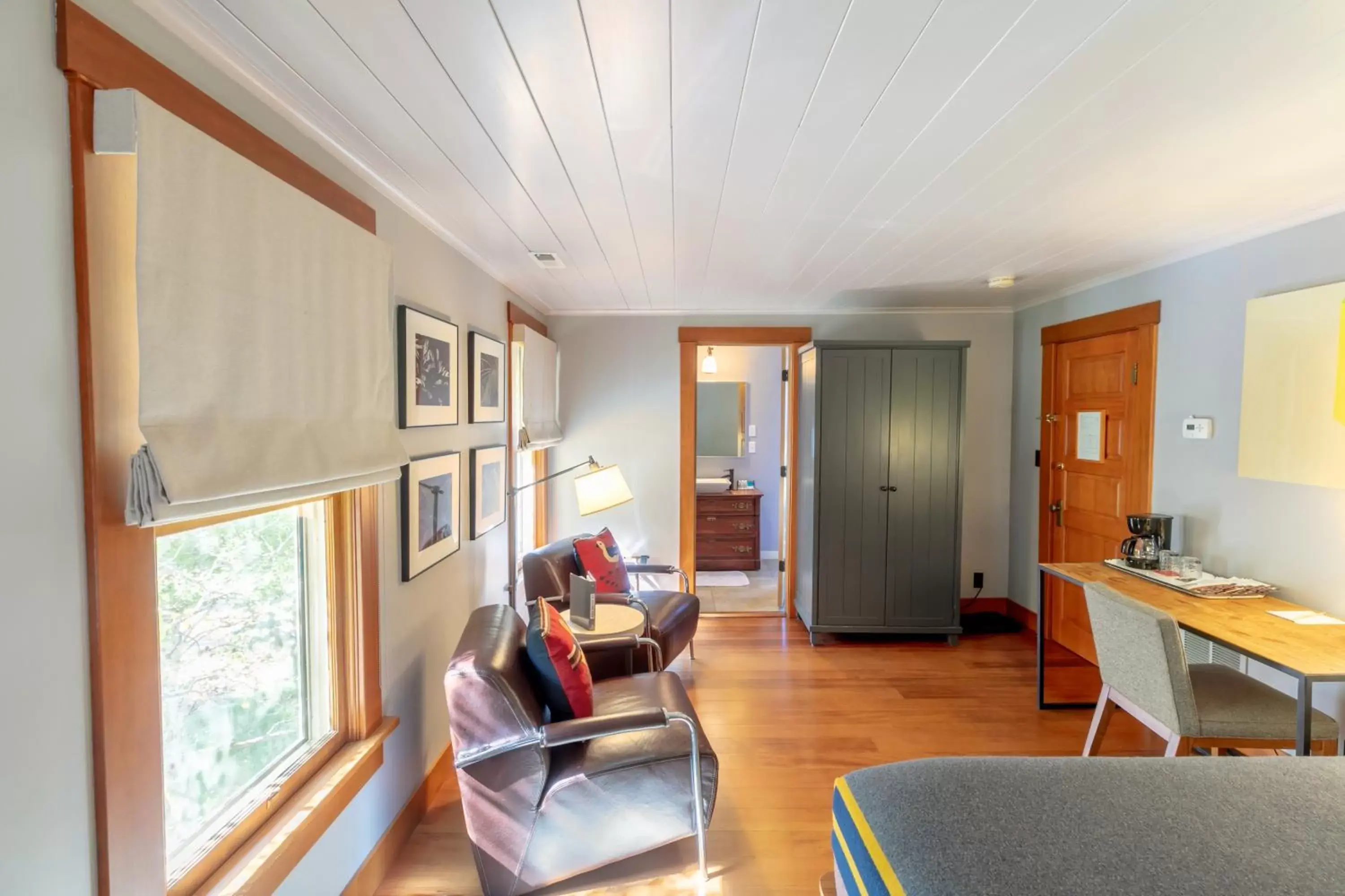 Bedroom, Seating Area in The Outlook Lodge