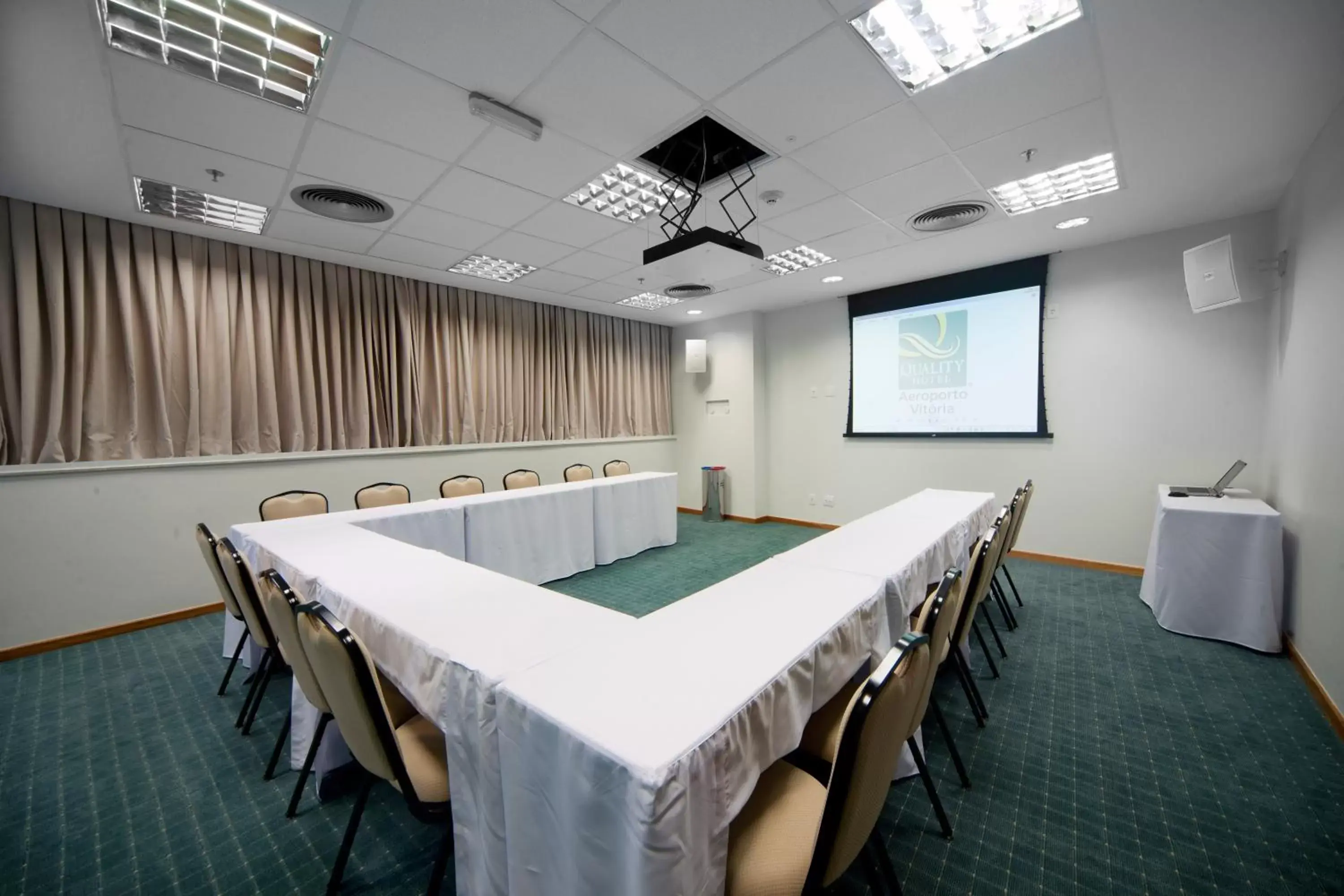 Business facilities in Quality Hotel Vitória