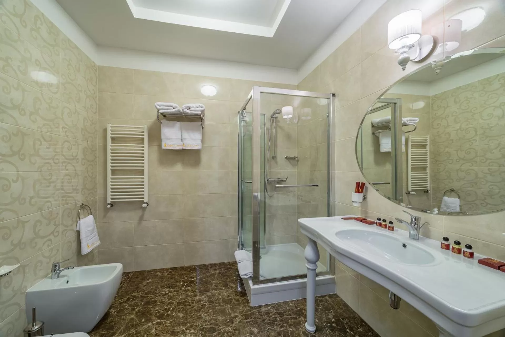 Bathroom in Alarus Luxe Hotel