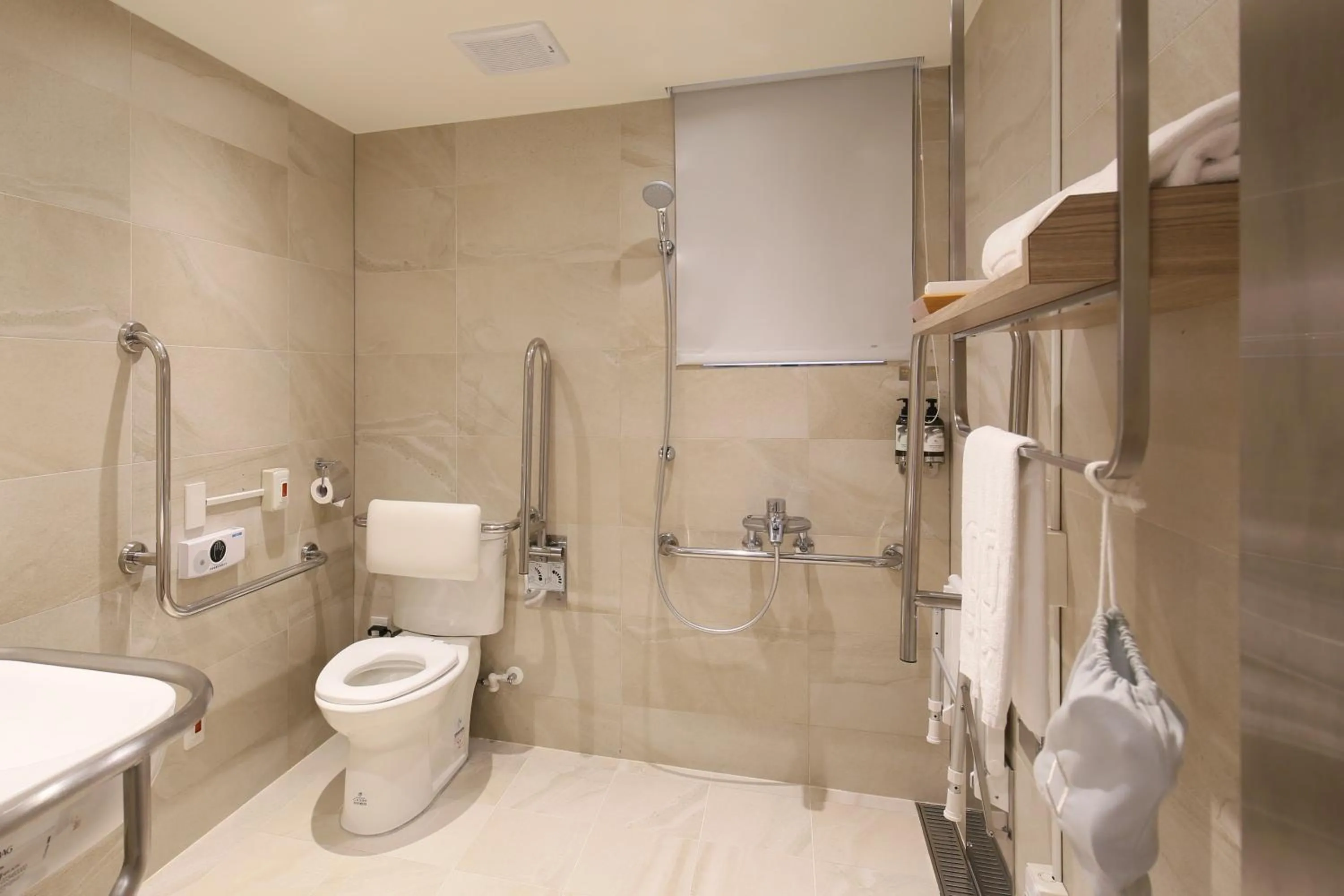 Bathroom in Dandy Hotel-Daan Park Branch