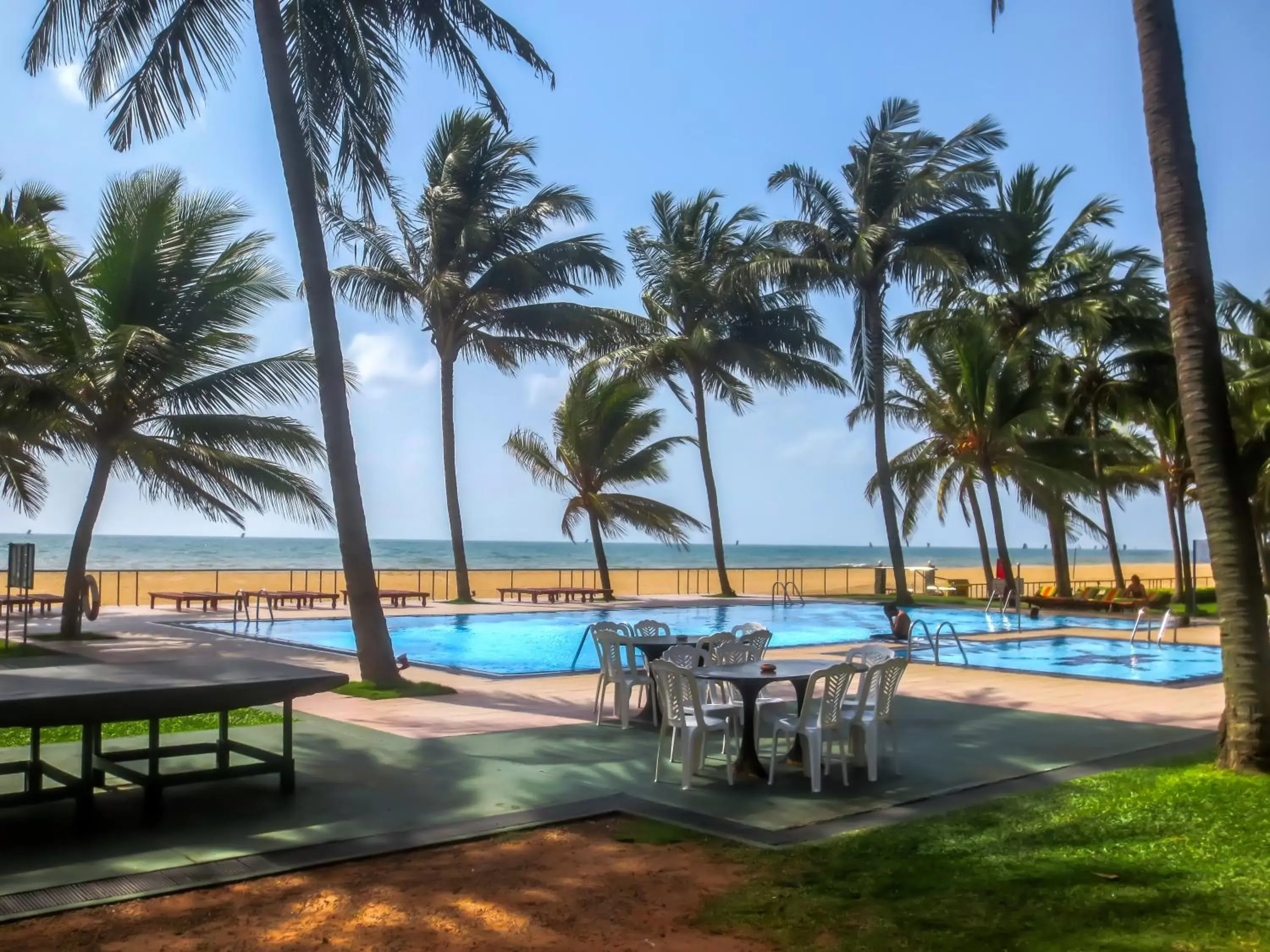 Facade/entrance, Swimming Pool in Camelot Beach Hotel