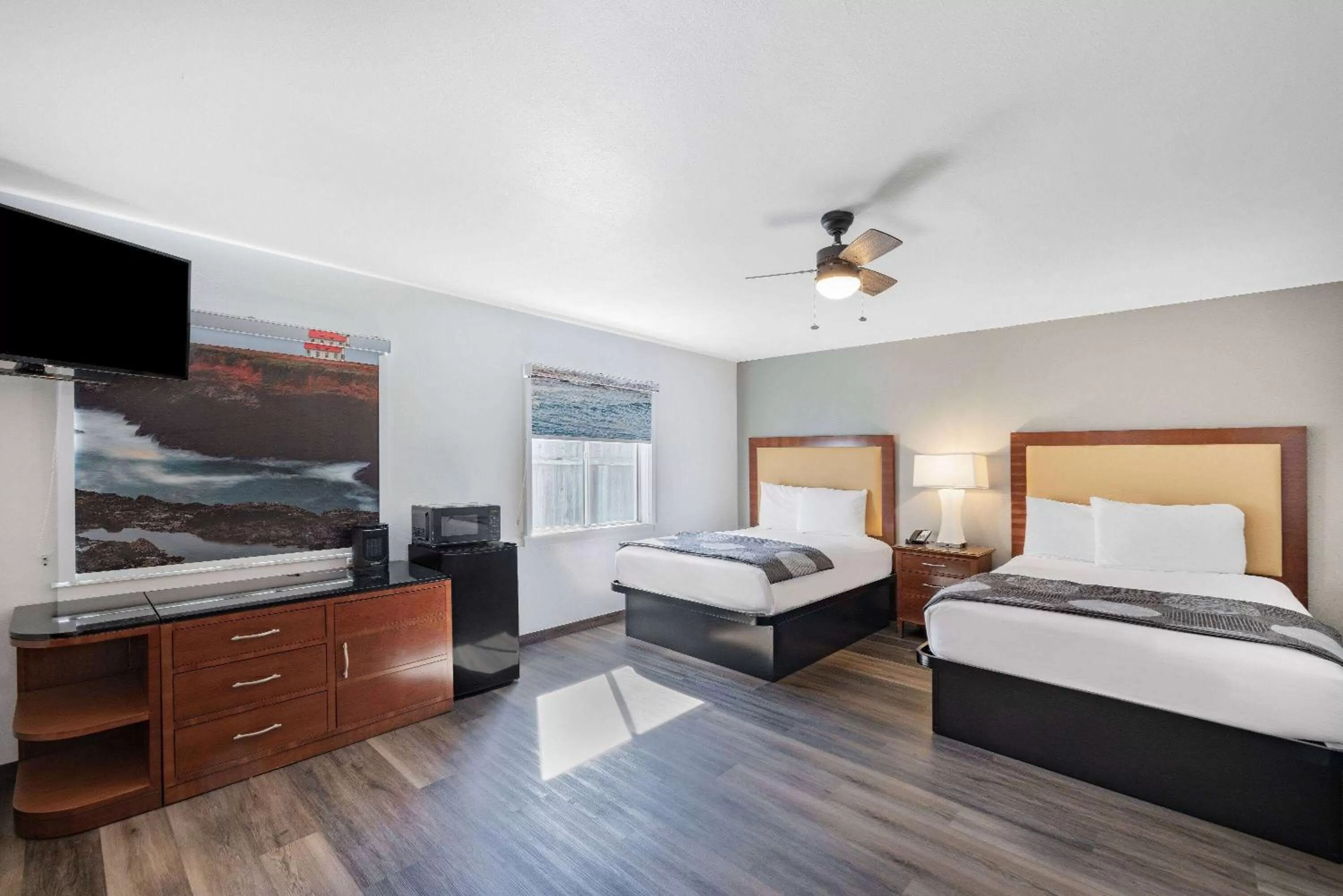 Photo of the whole room, Bed in Oceanside Inn & Suites, a Days Inn by Wyndham
