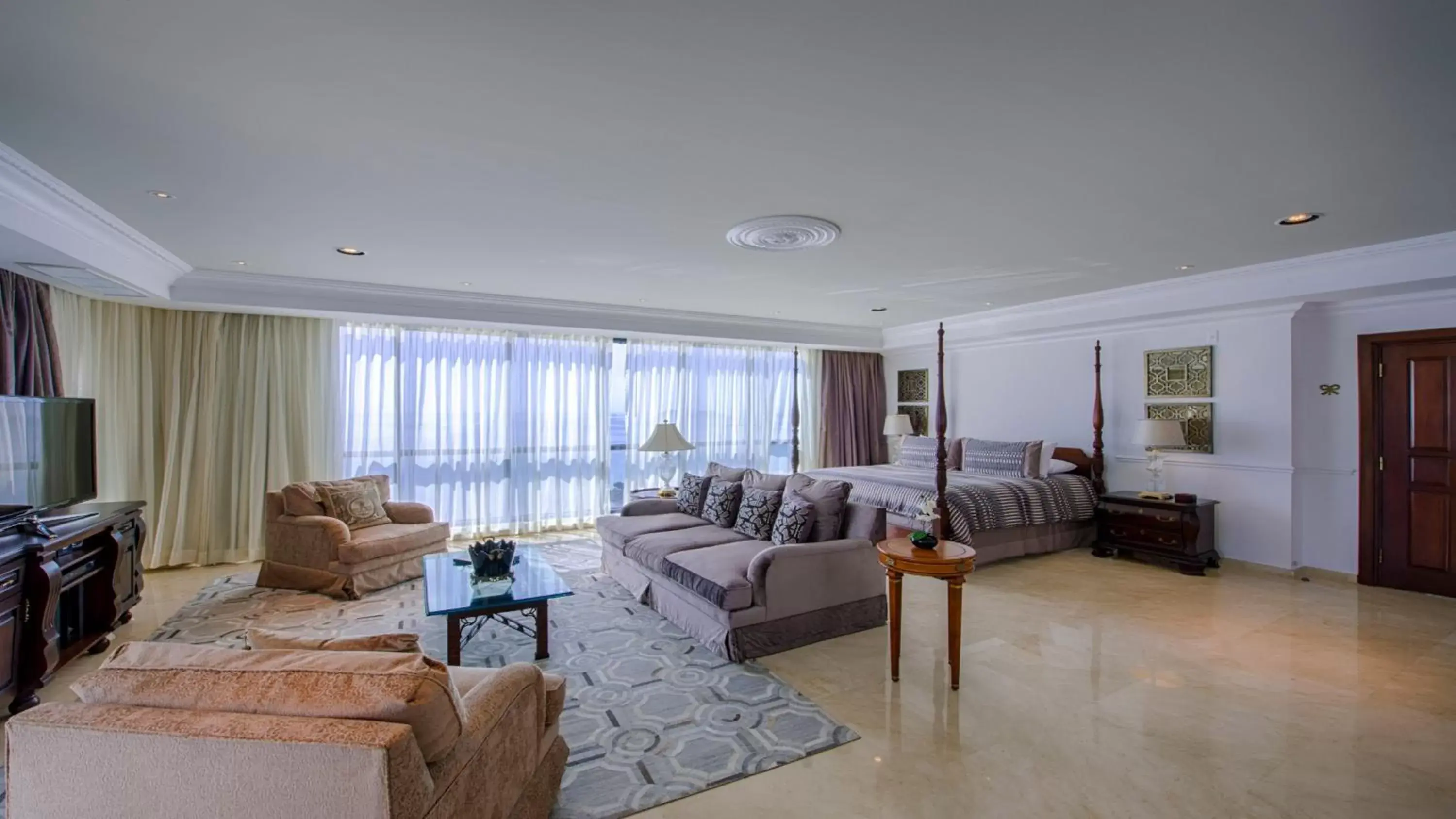 Bedroom, Seating Area in Intercontinental Miramar Panama, an IHG Hotel