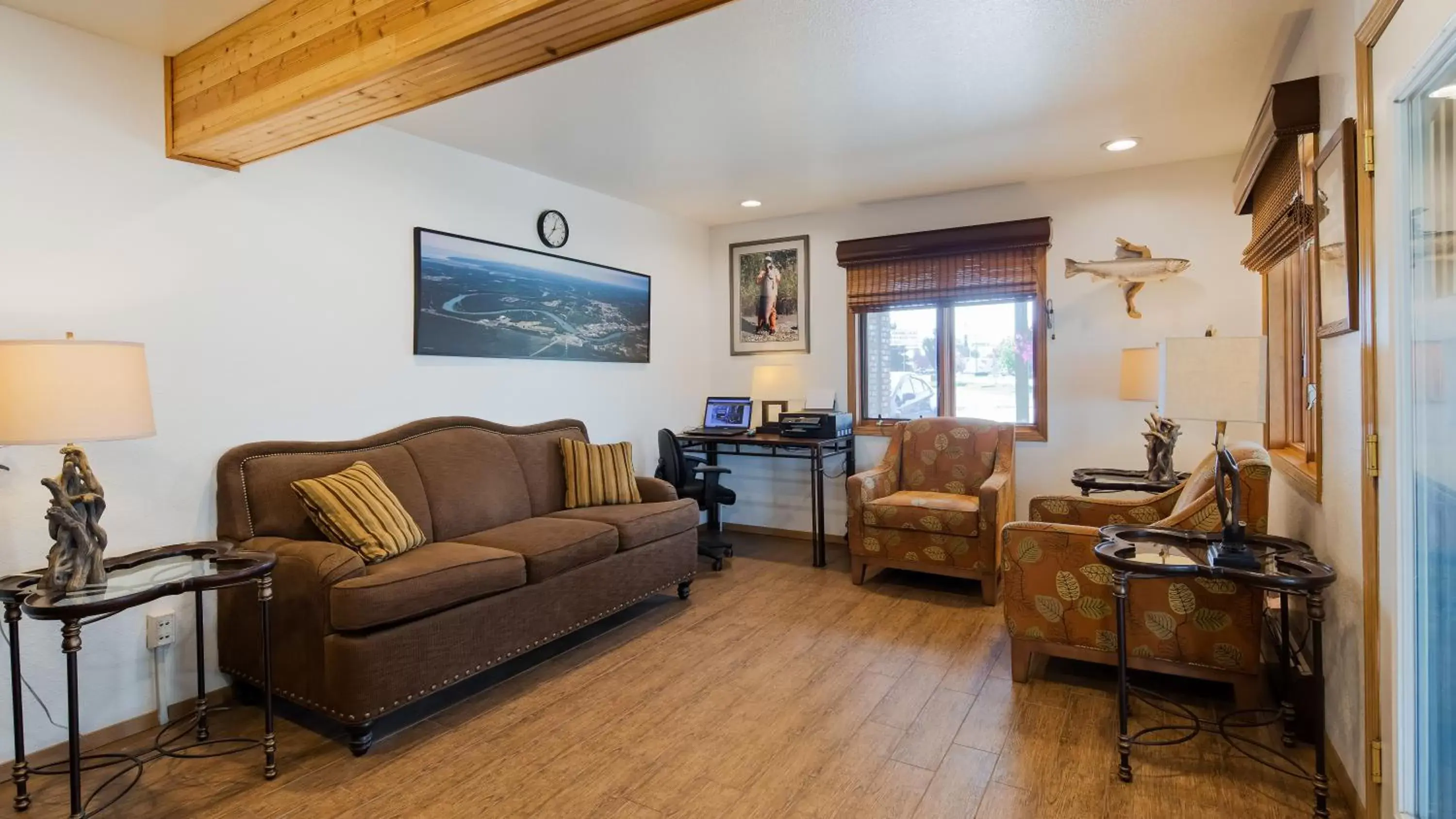 Lobby or reception, Seating Area in Best Western King Salmon Inn