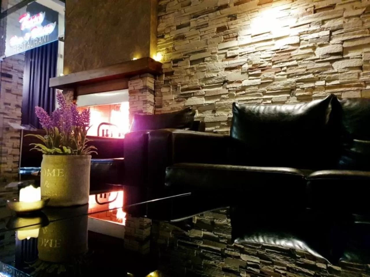 Restaurant/places to eat in Terra Hotel