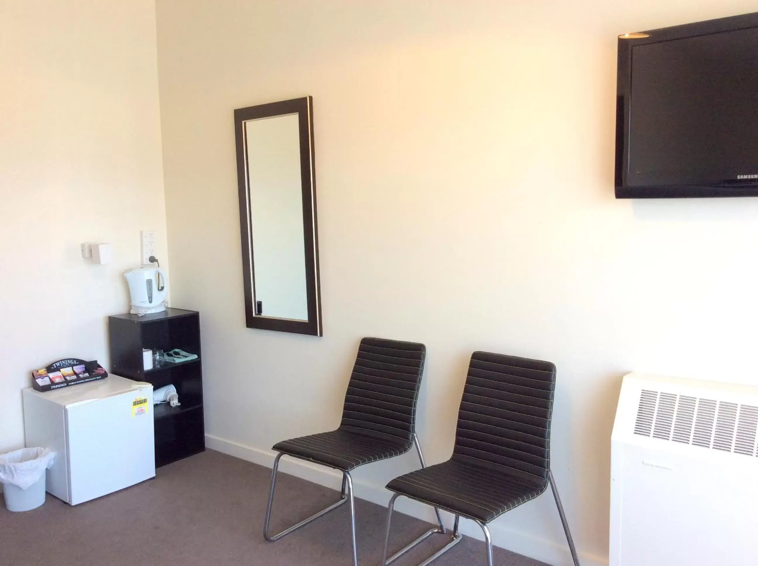 Coffee/tea facilities, Seating Area in Fiordland Hotel