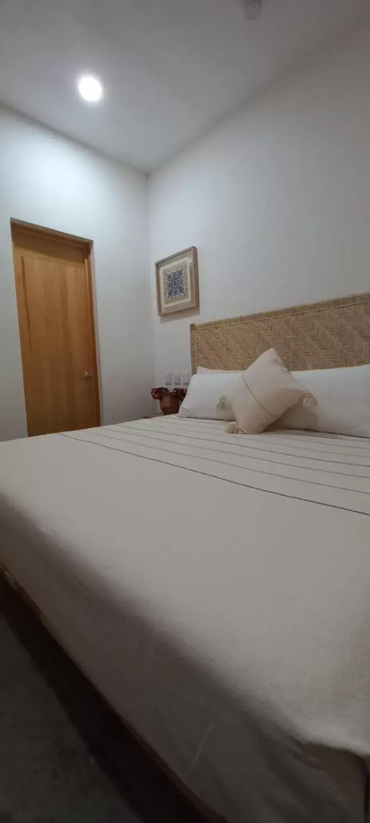 Property building, Bed in Santa Cecilia Hotel