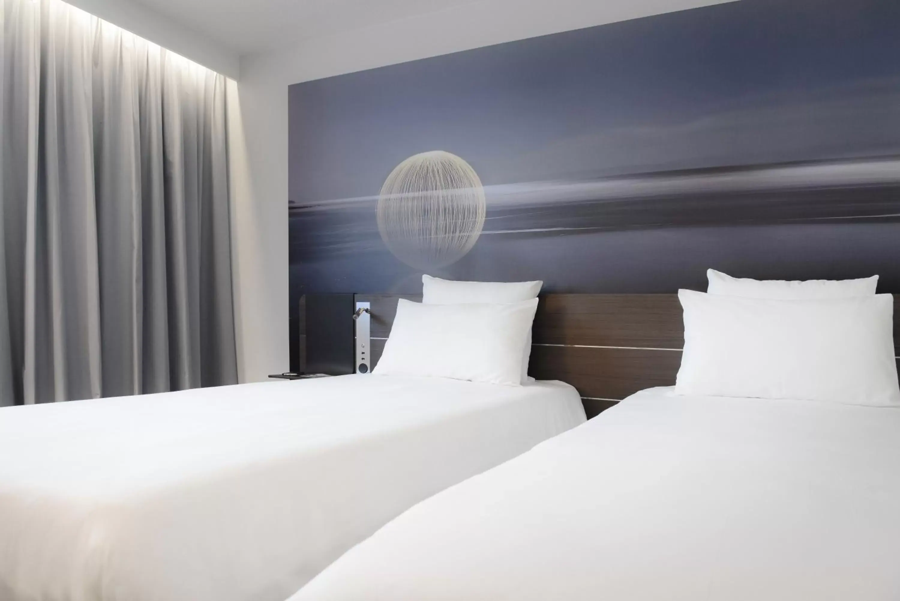 Bed in Novotel Valence Sud