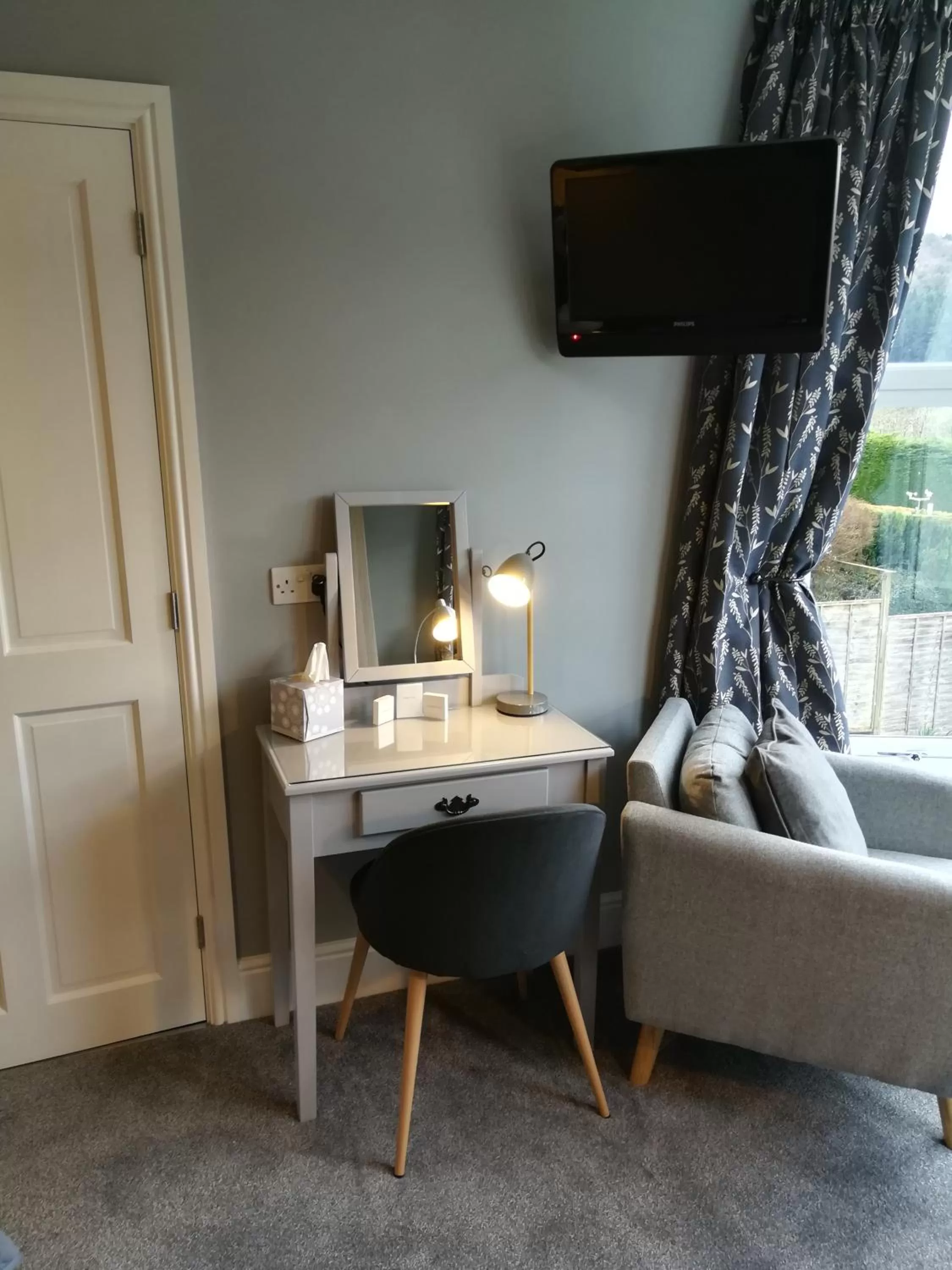 Shower, TV/Entertainment Center in Aberconwy House B&B