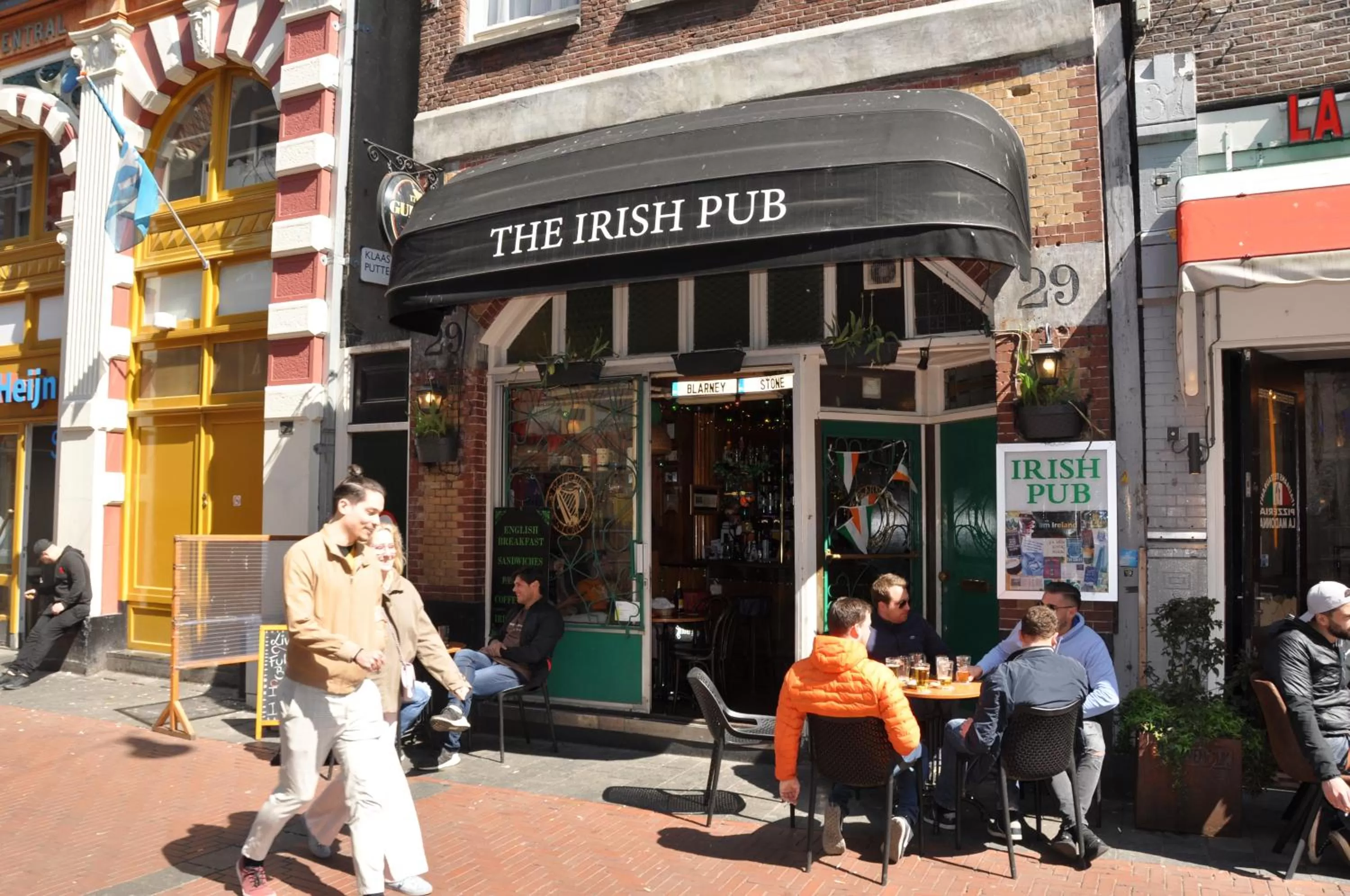 Restaurant/places to eat in Ciao Papa Hotel Amsterdam Central Station